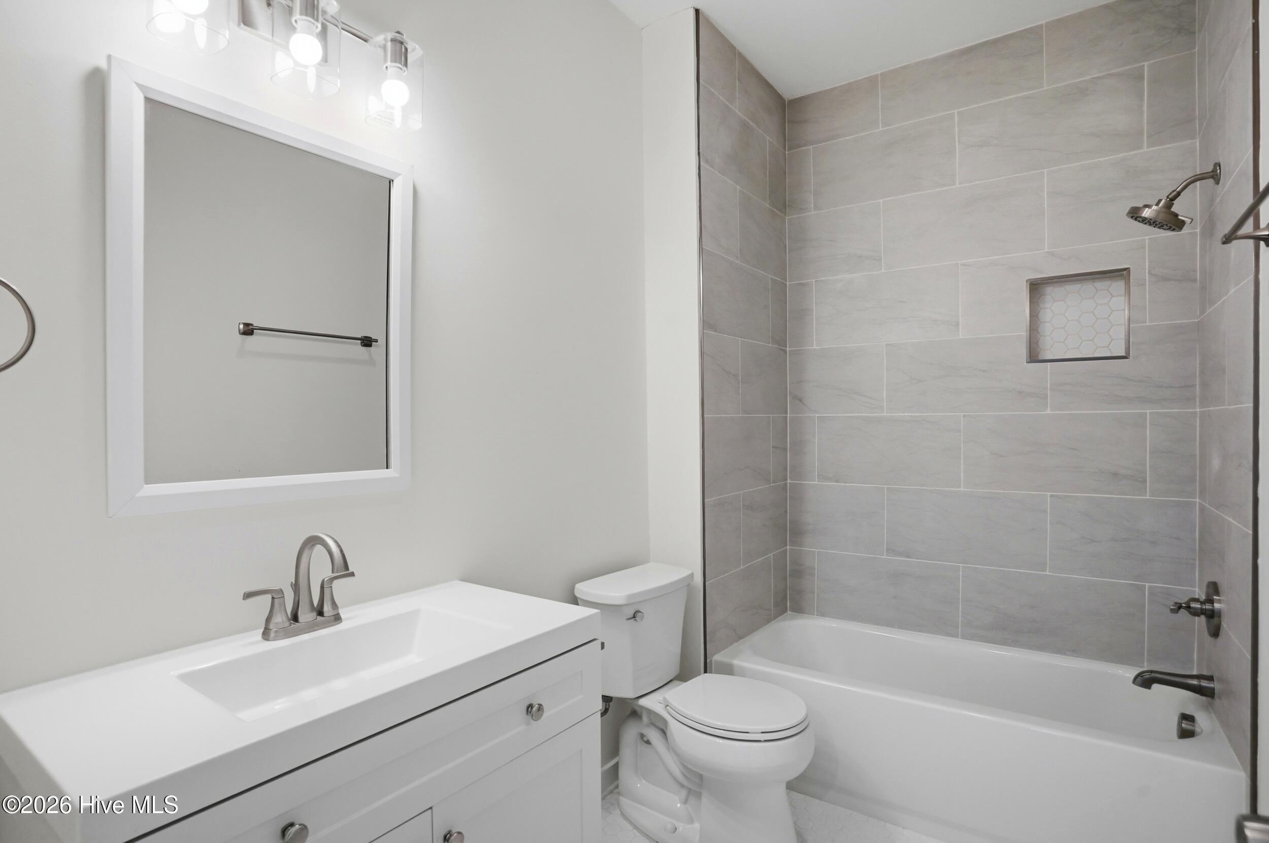 100558346 | Photo 29