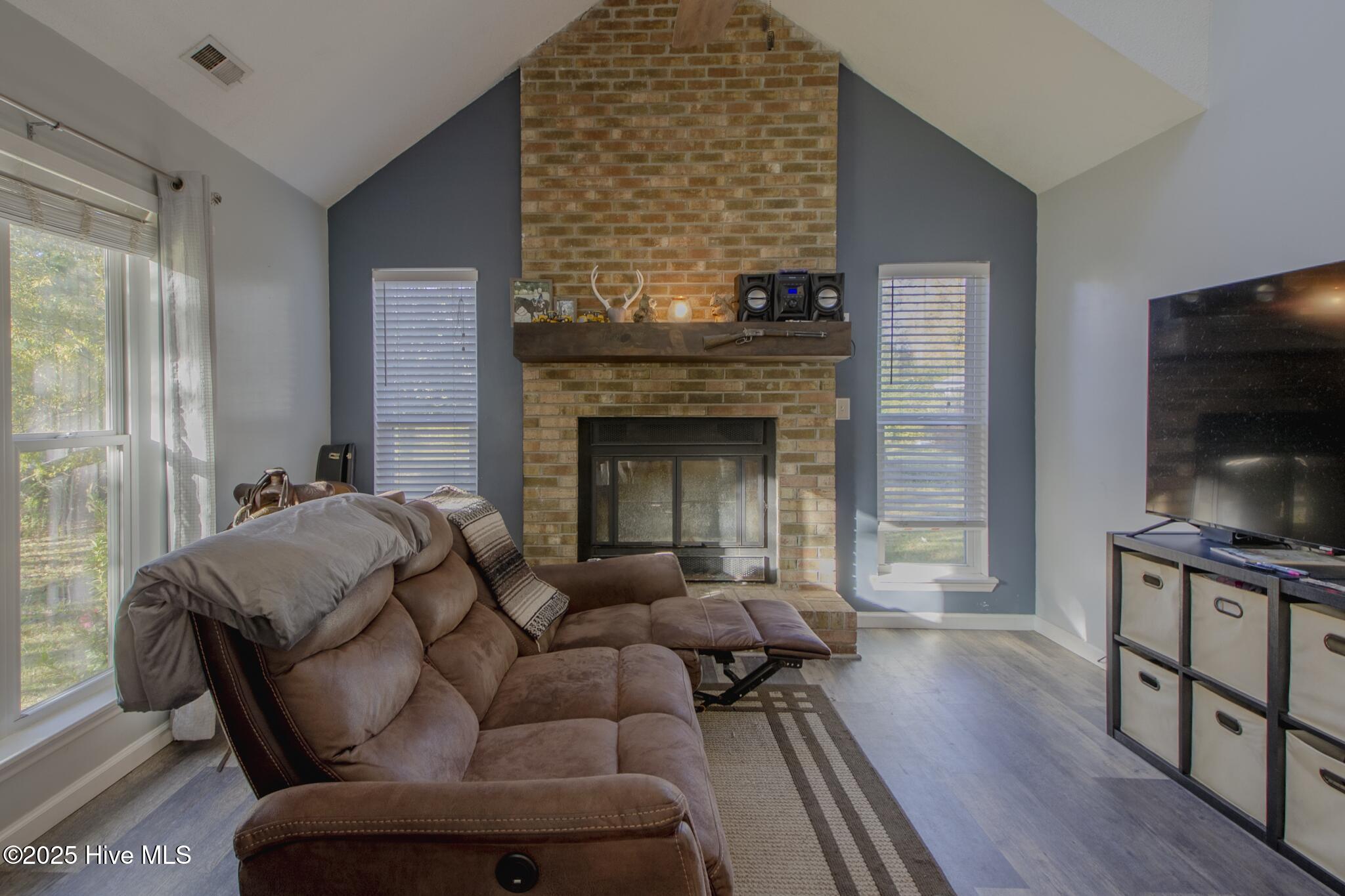 100541041 | Photo 21