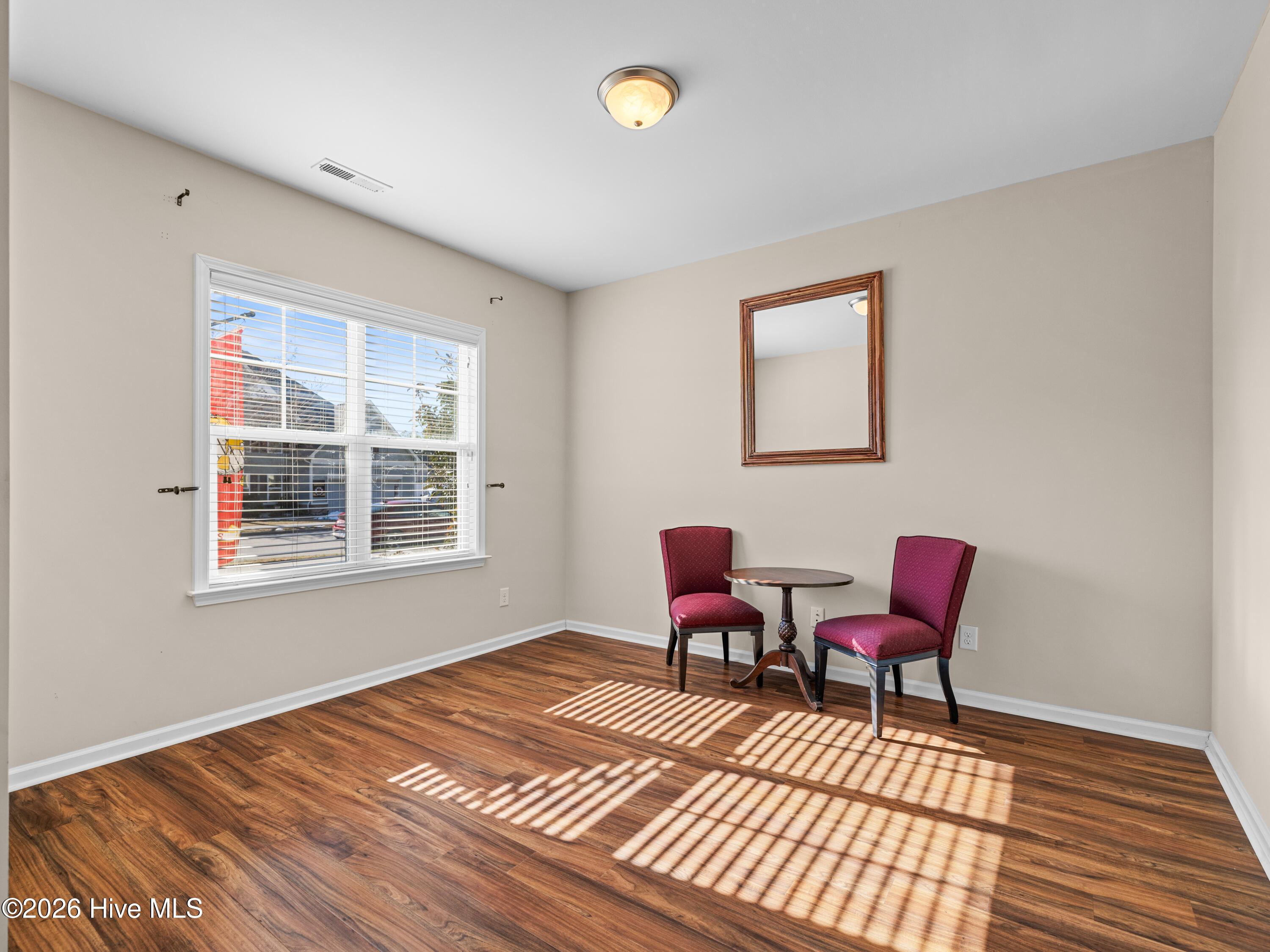 100553389 | Photo 11