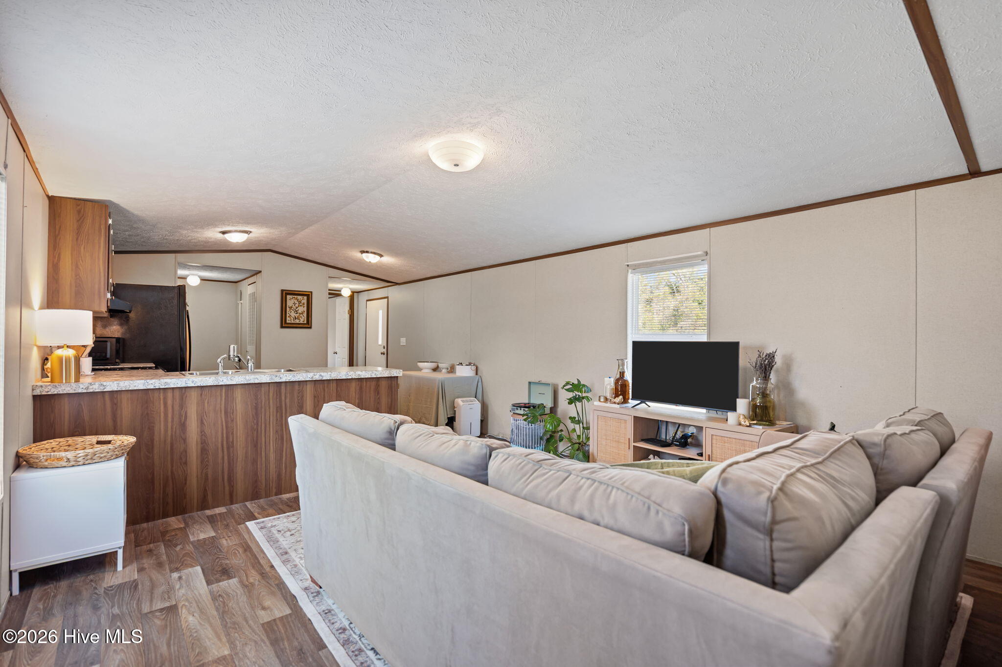 100562806 | Photo 10