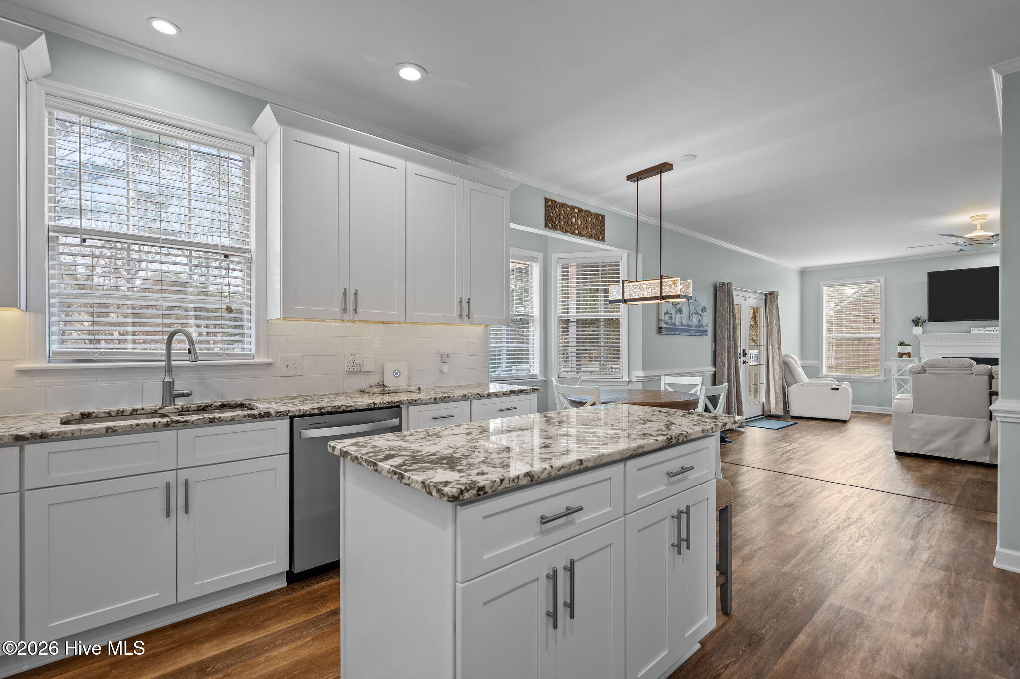 100548092 | Photo 15