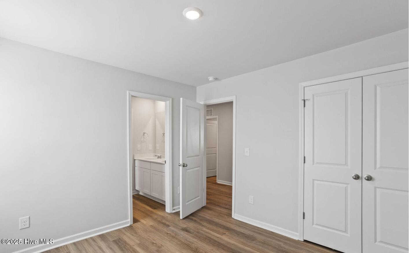 100524935 | Photo 19