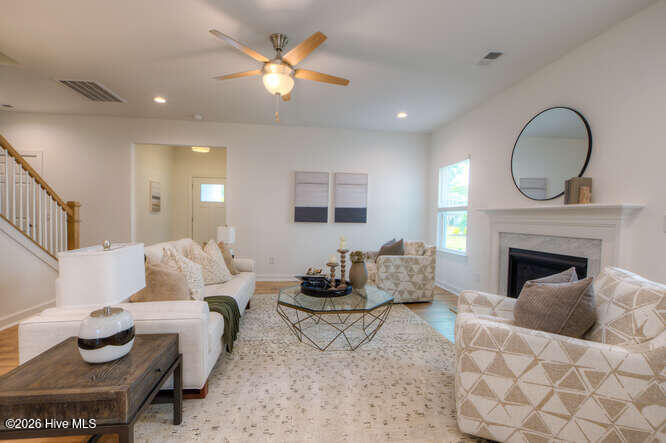 100563707 | Photo 15