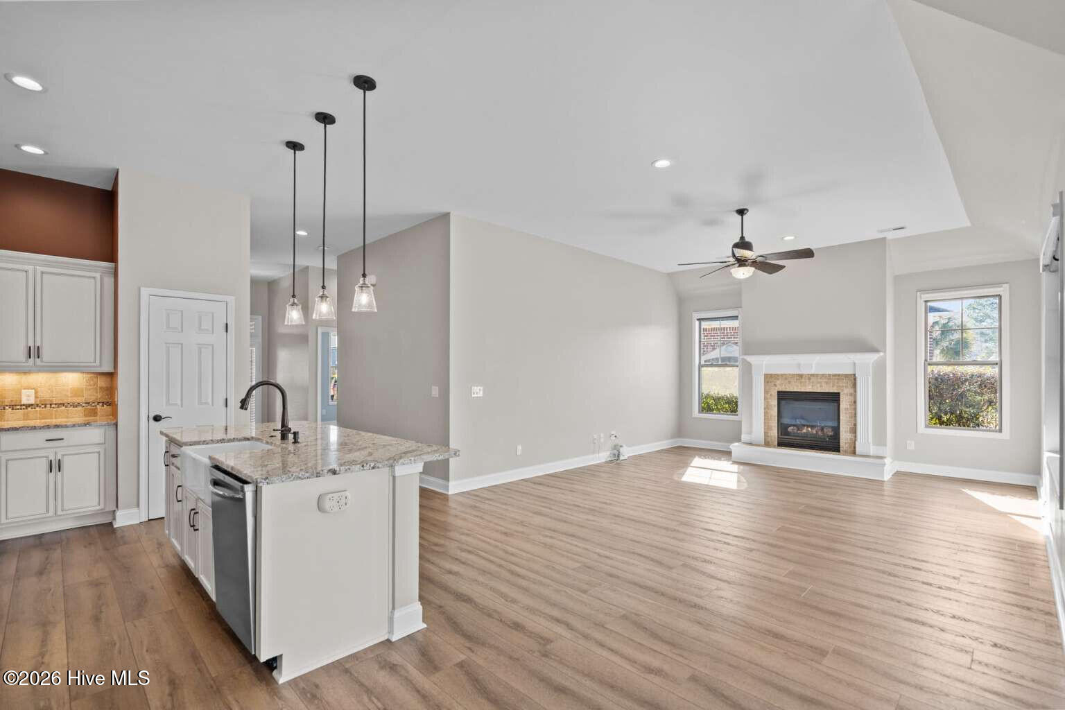 100553422 | Photo 16