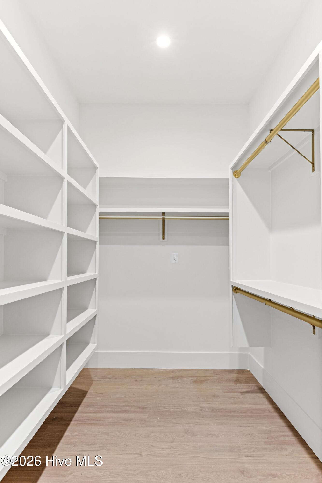 100529848 | Photo 36