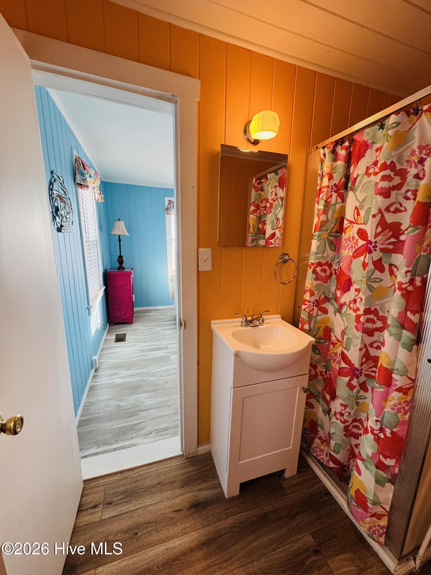 100548859 | Photo 21