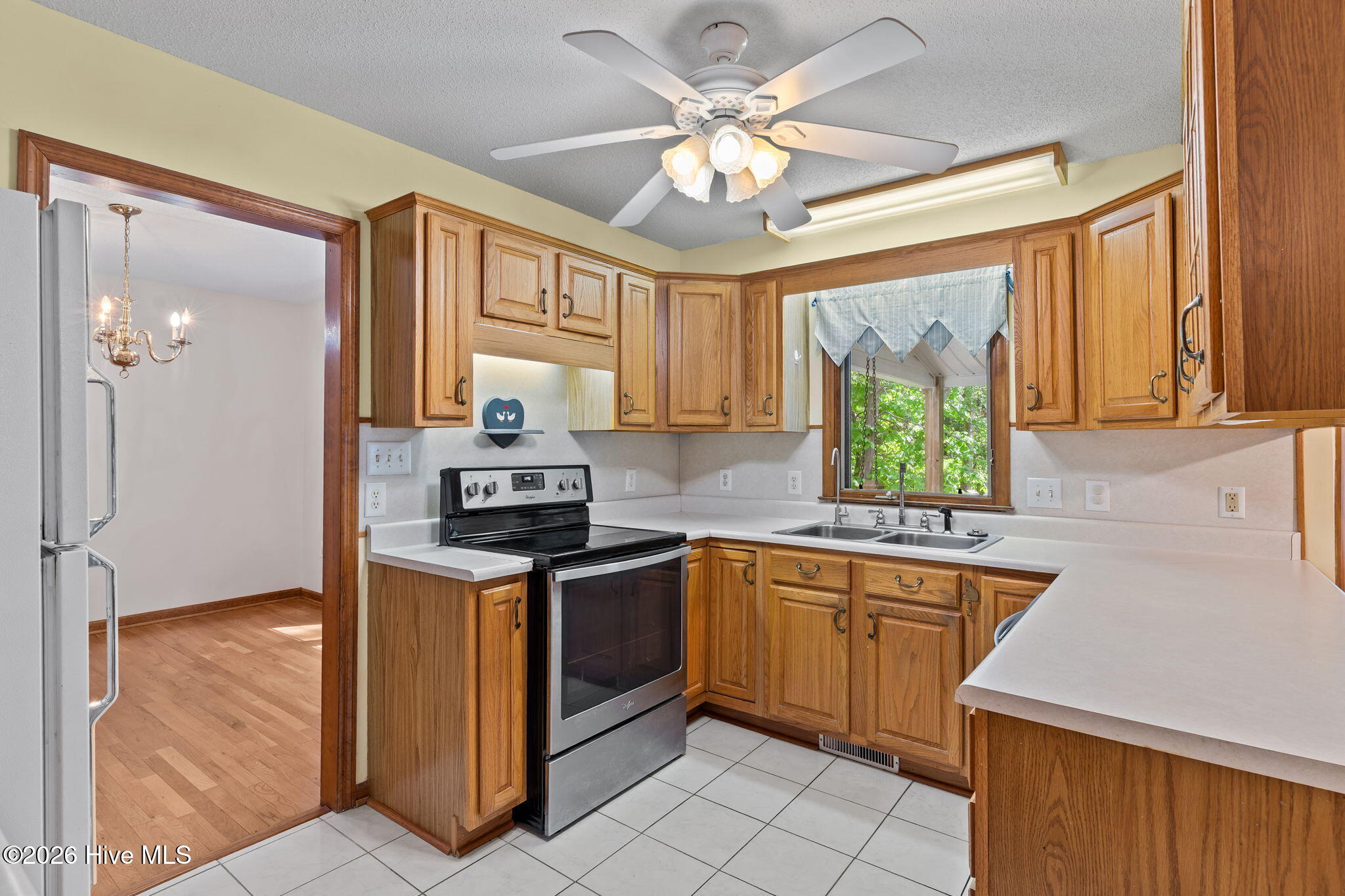 100568125 | Photo 21