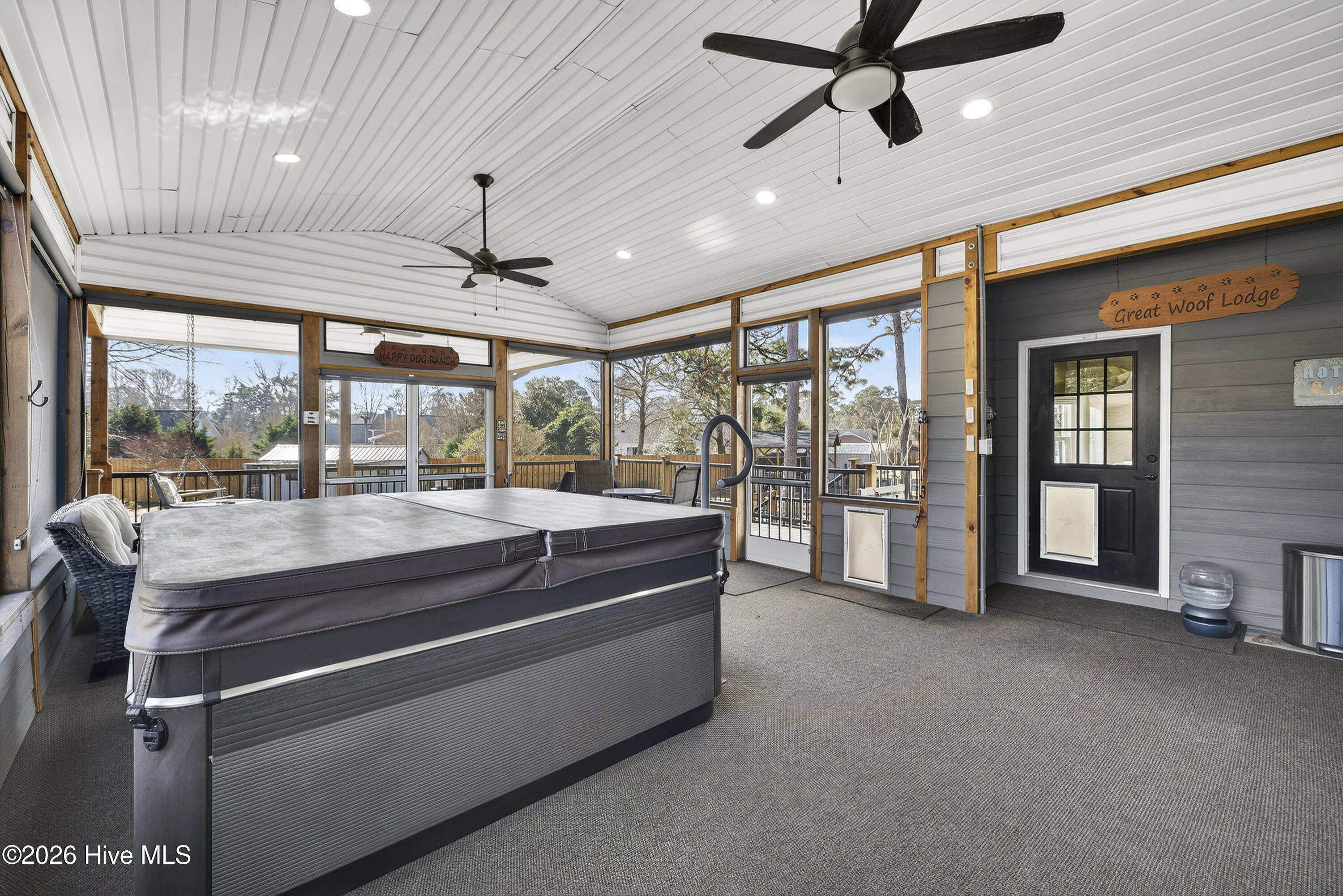 100553649 | Photo 18