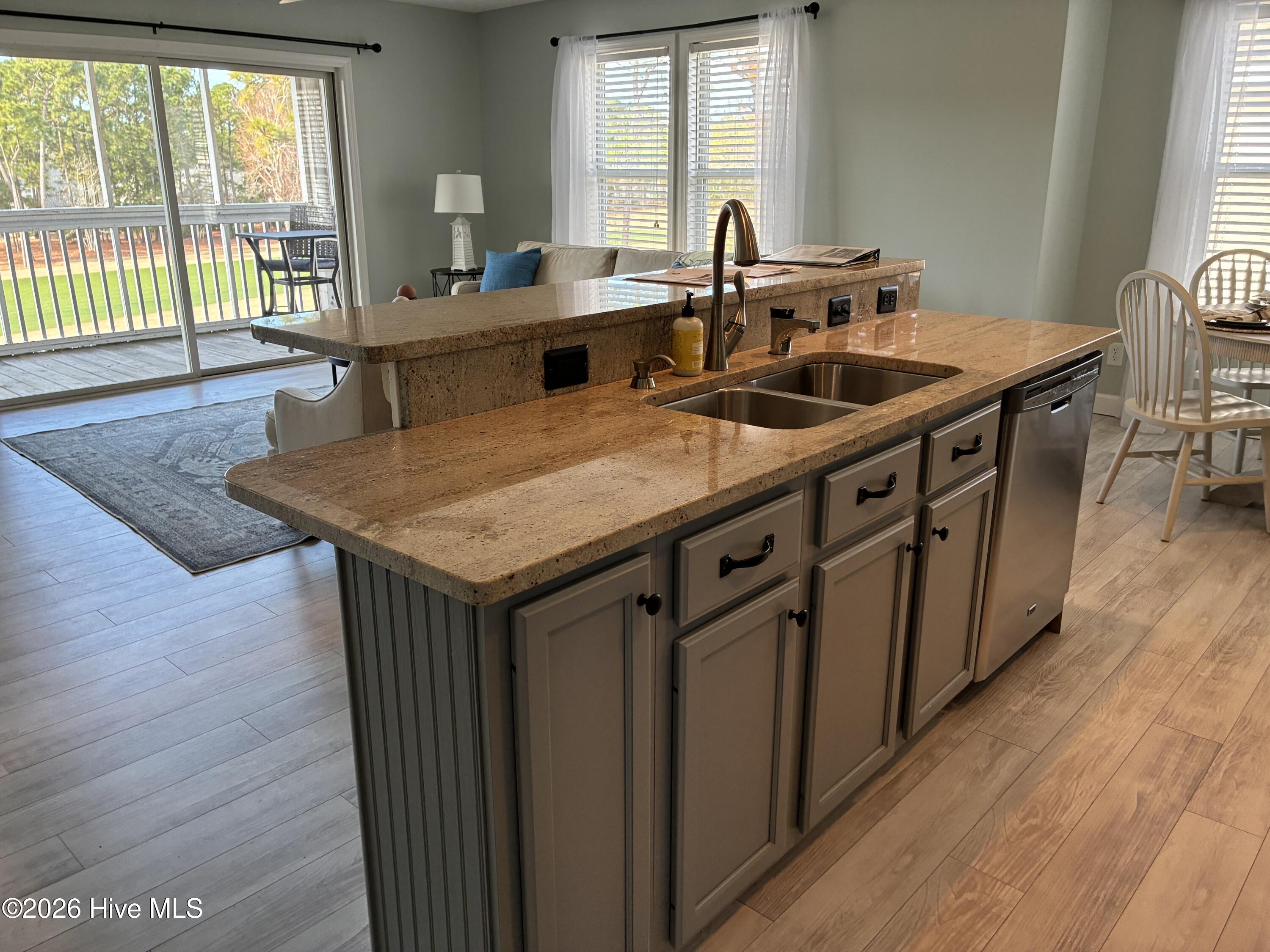 100538246 | Photo 12