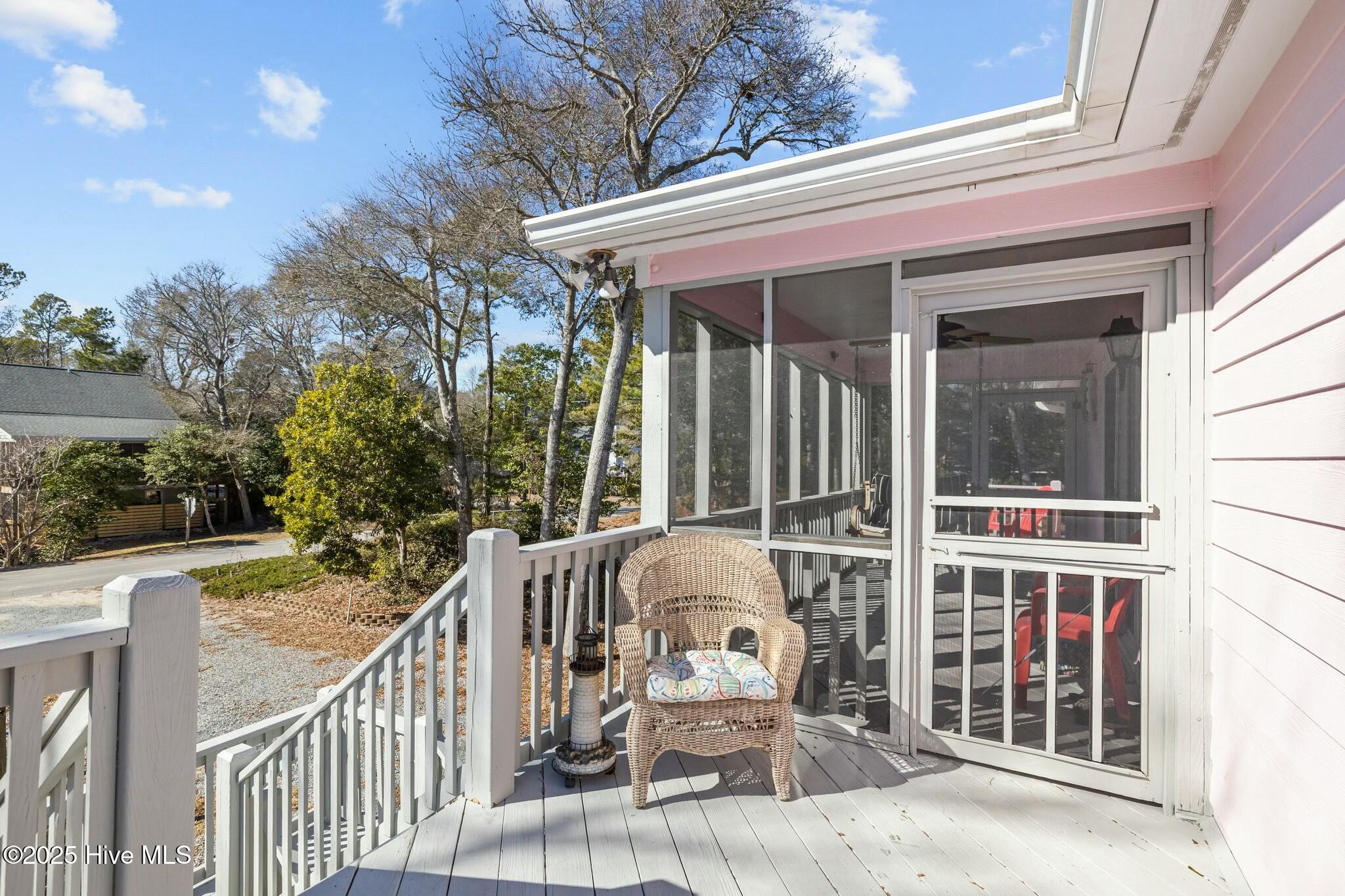 100490035 | Photo 44