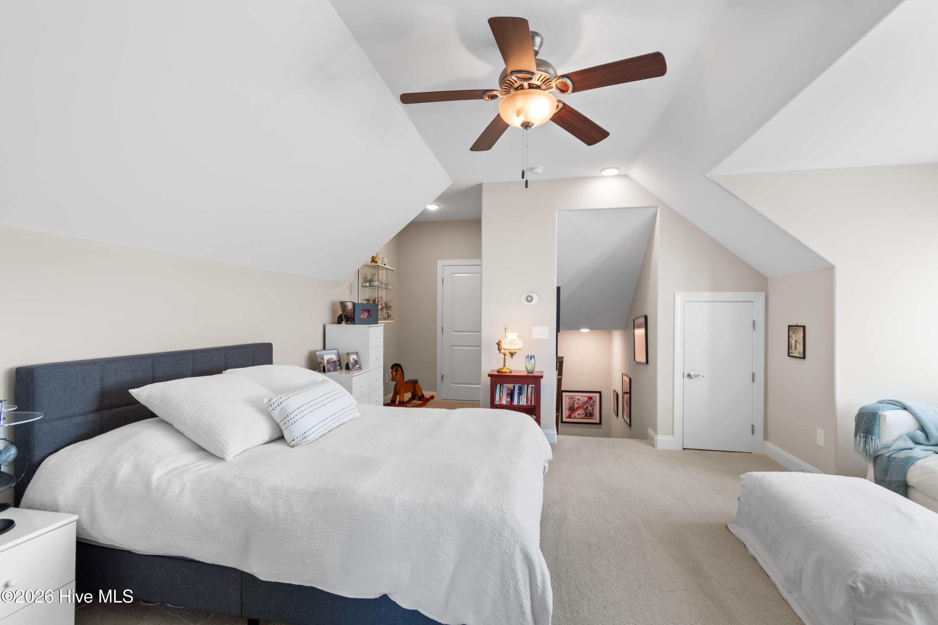 100560288 | Photo 51