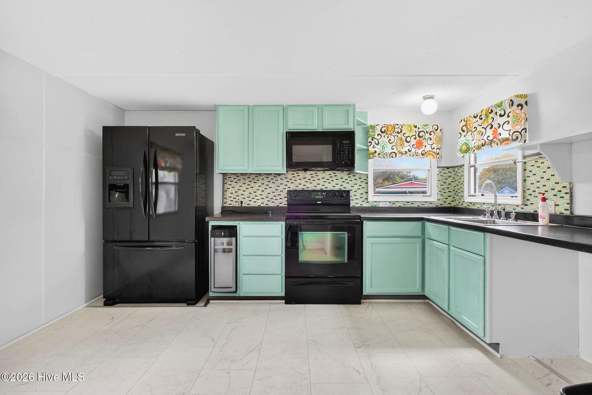 100564945 | Photo 10