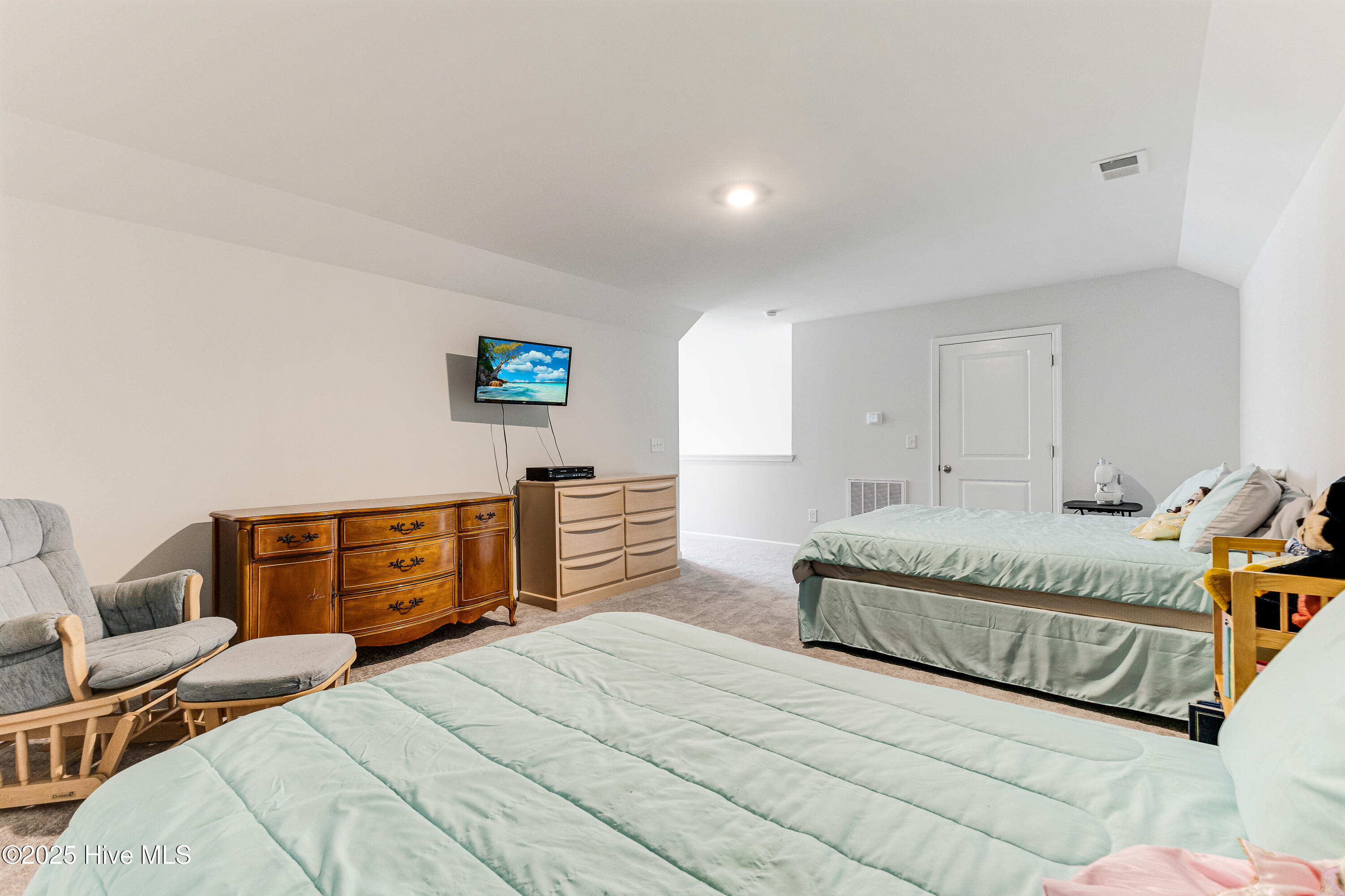 100521011 | Photo 26