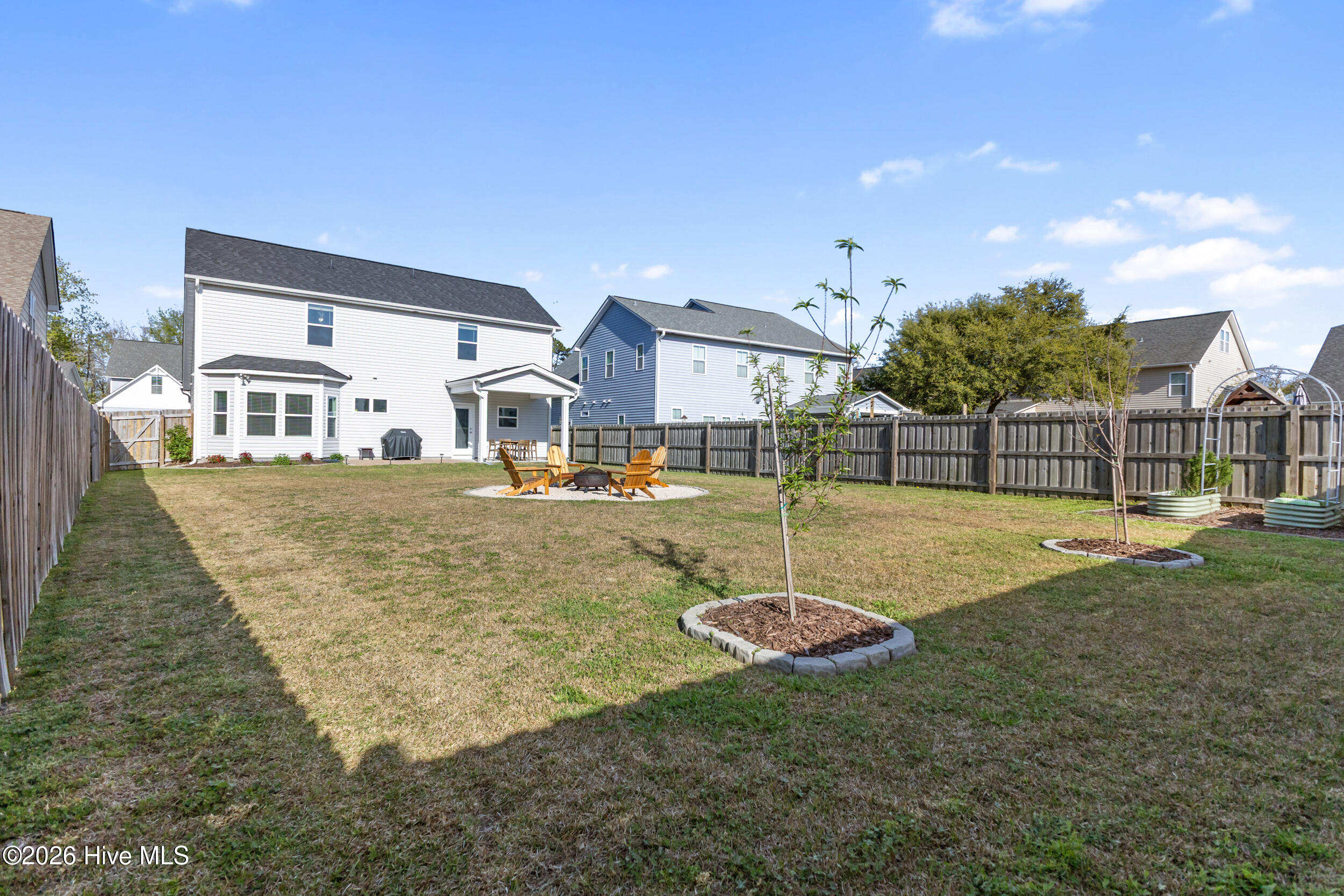 100565855 | Photo 73