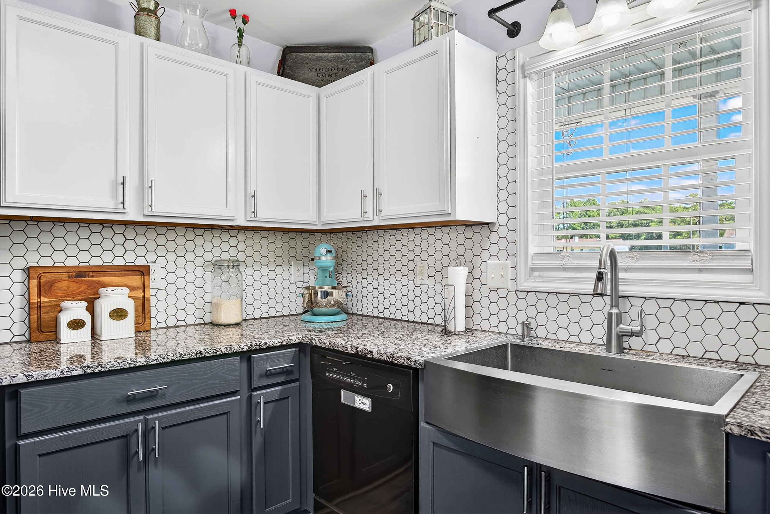 100566610 | Photo 16