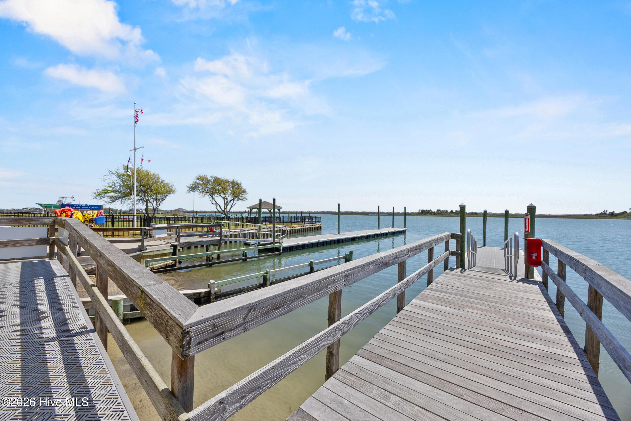 100565893 | Photo 54