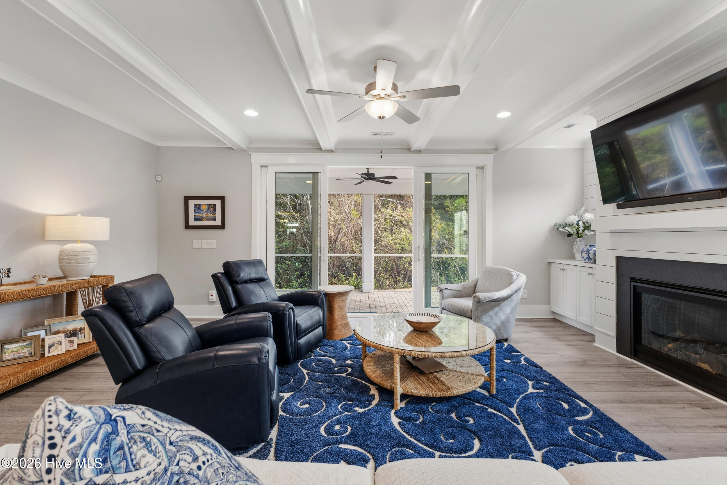 100560170 | Photo 16