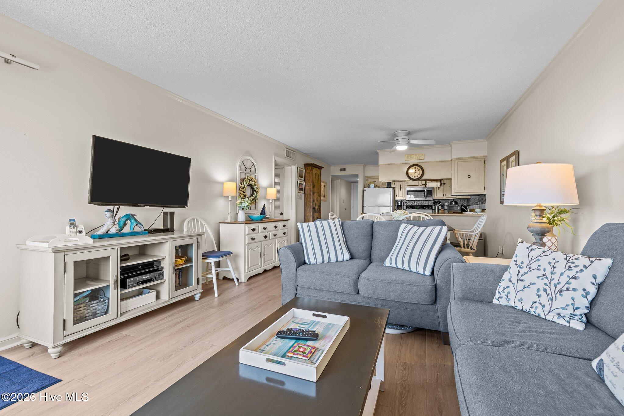 100551445 | Photo 16