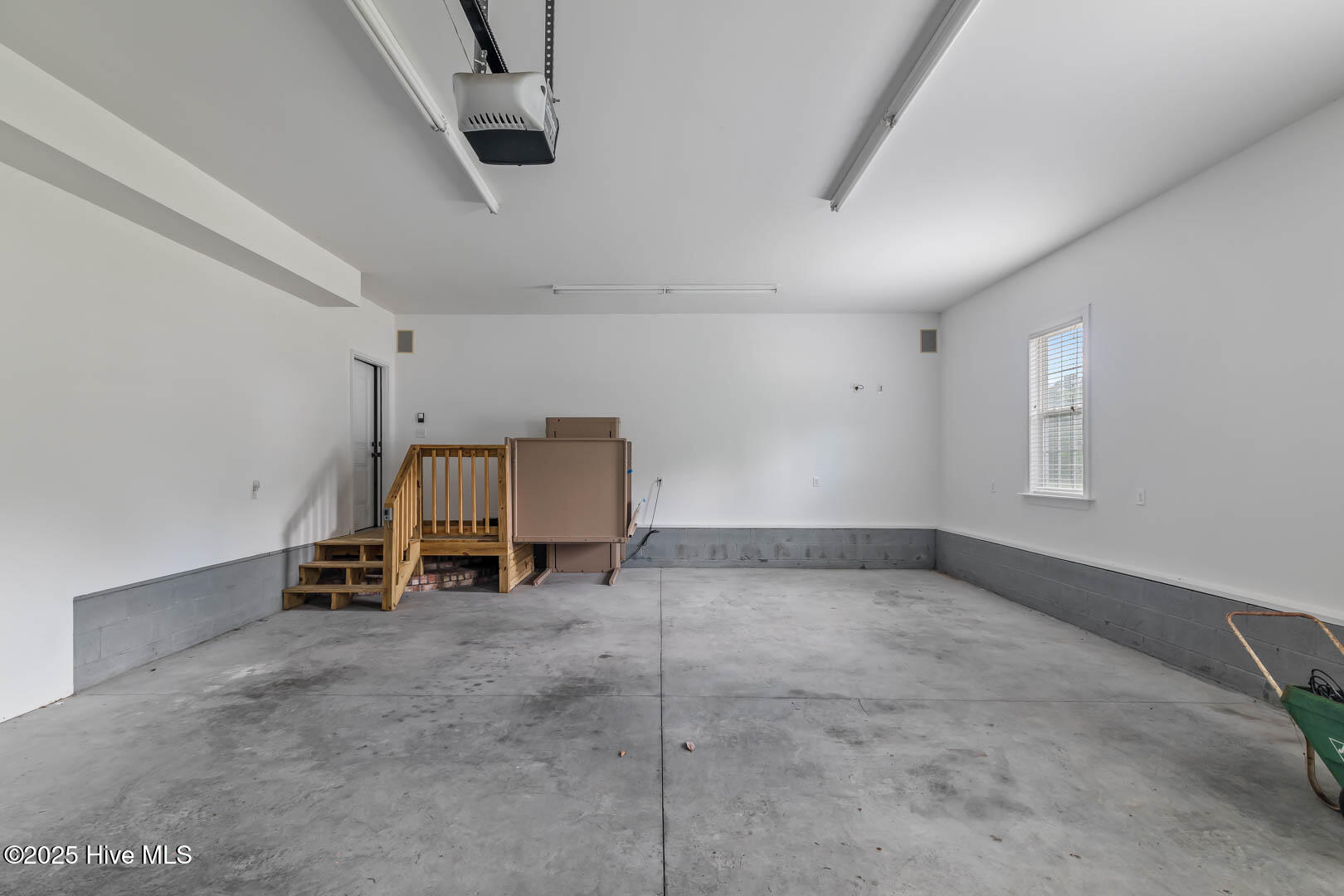 100543742 | Photo 45