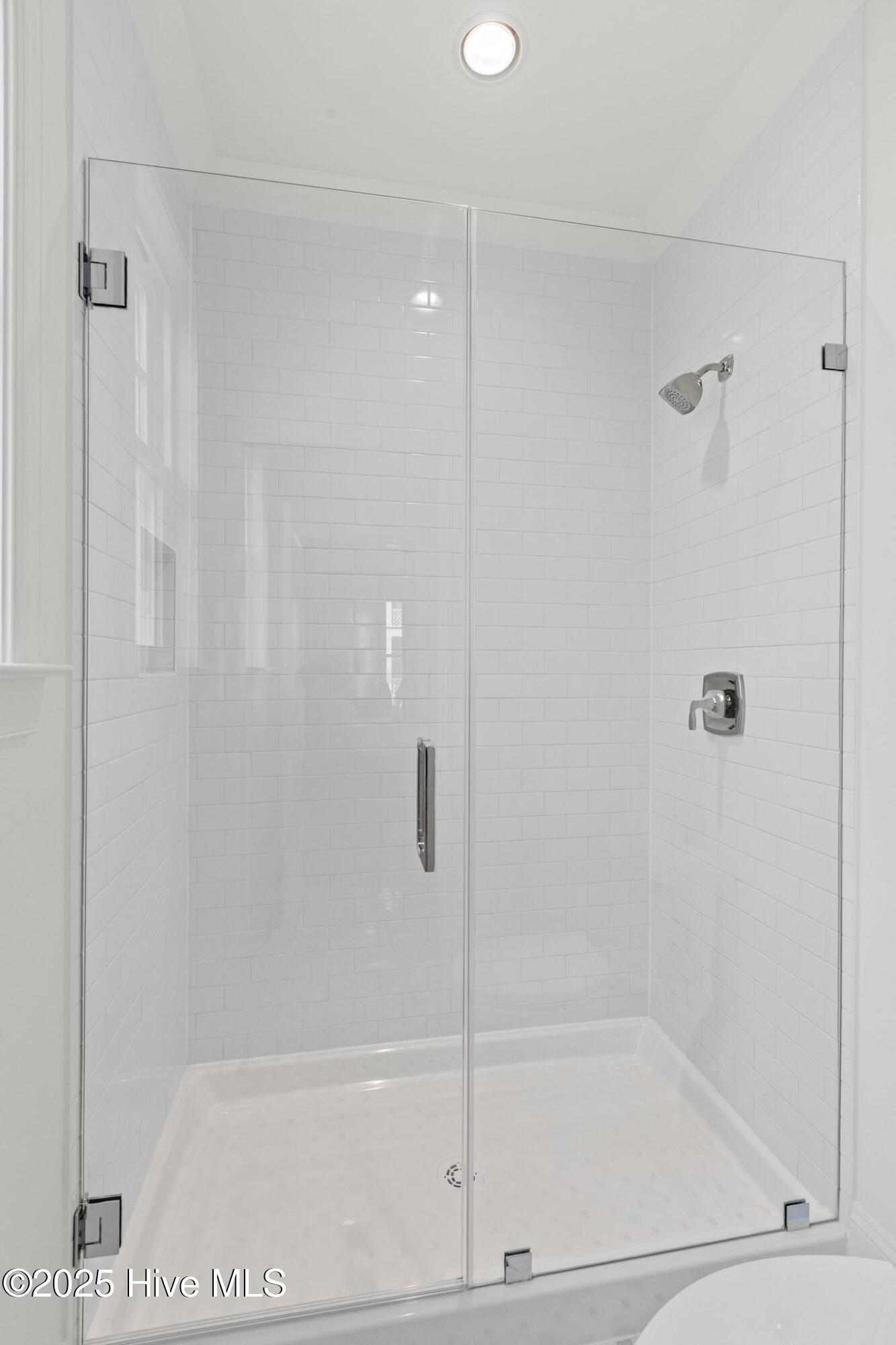 100565849 | Photo 25