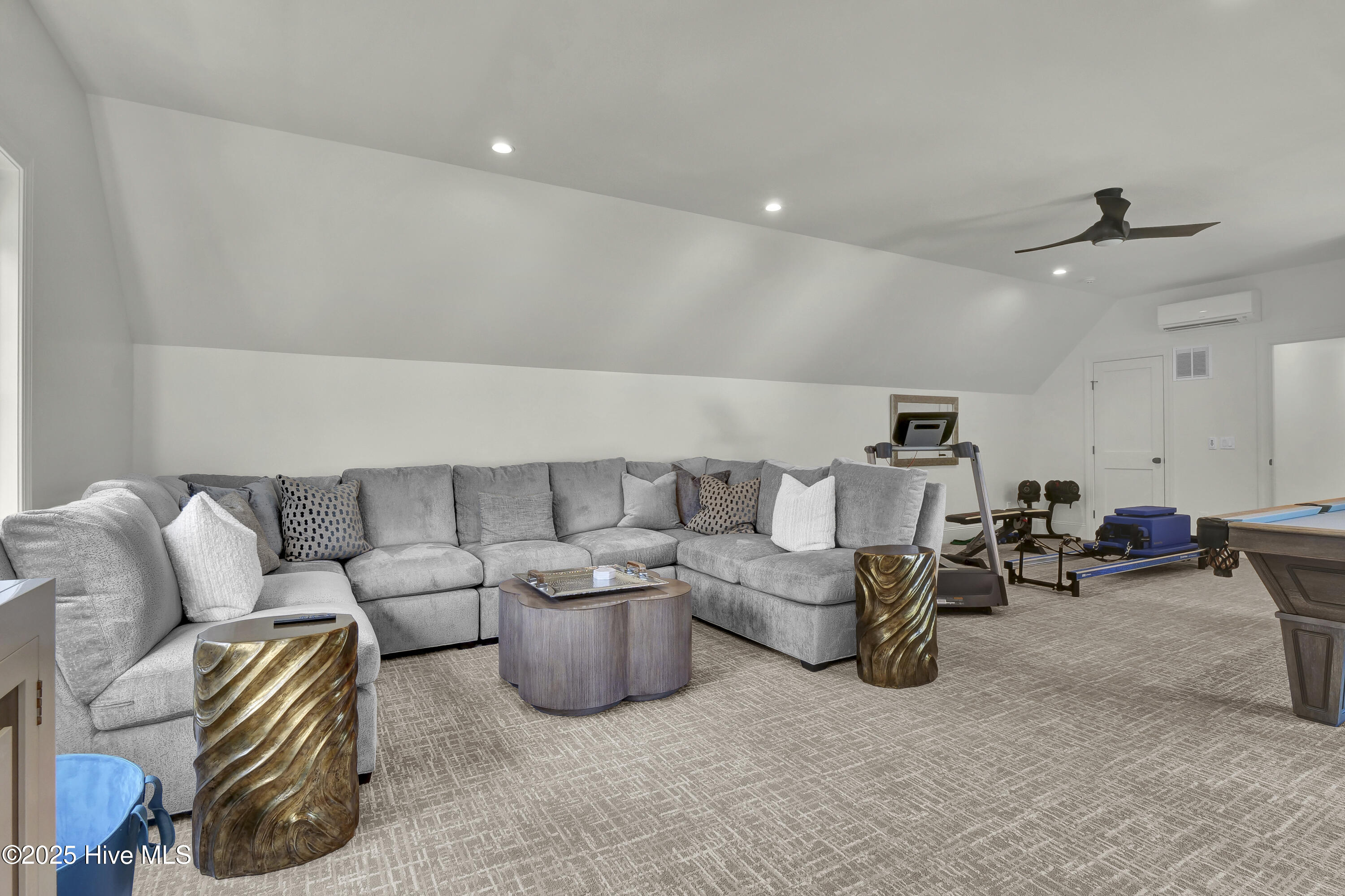 100532496 | Photo 53