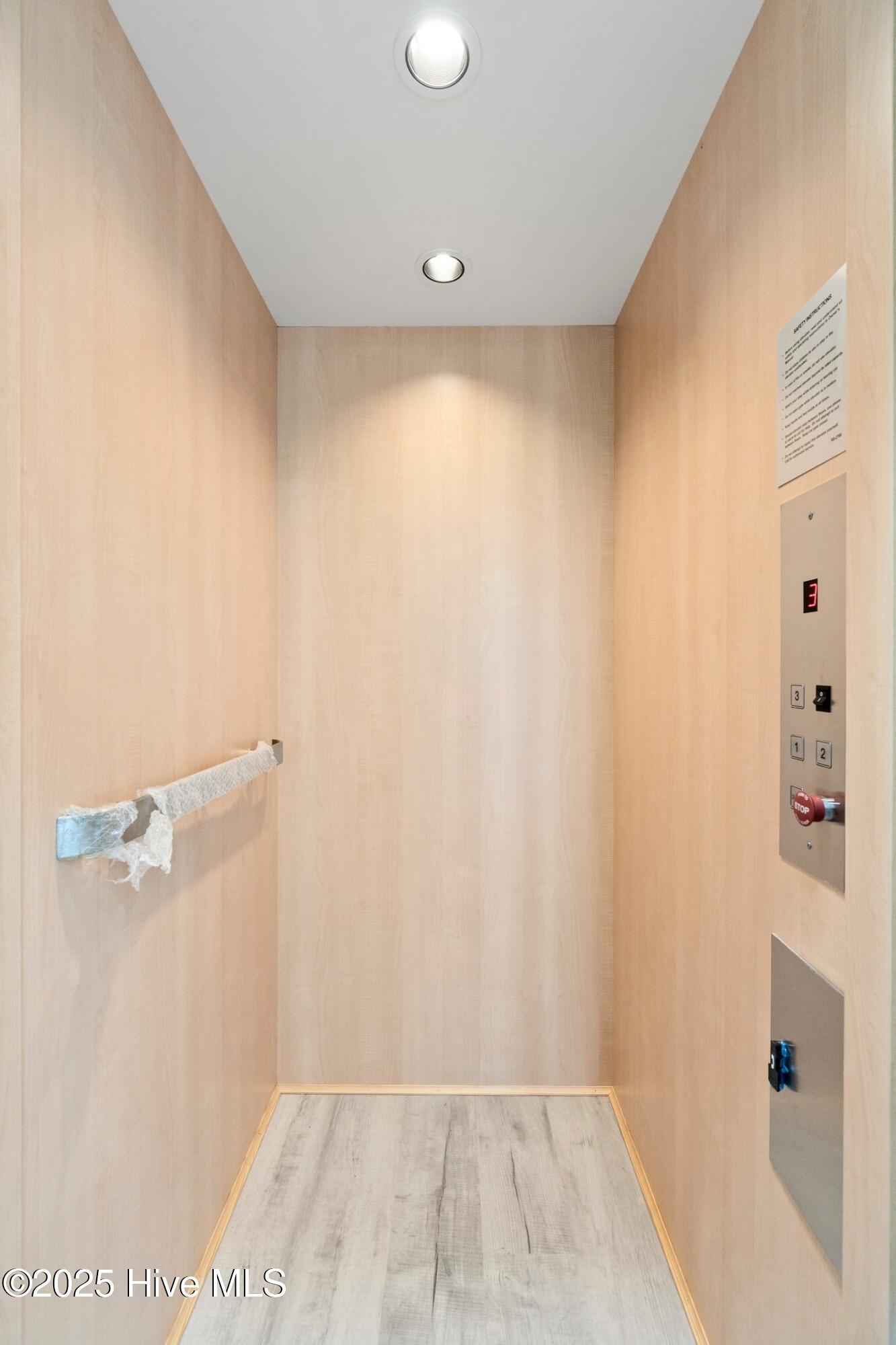 100525905 | Photo 32