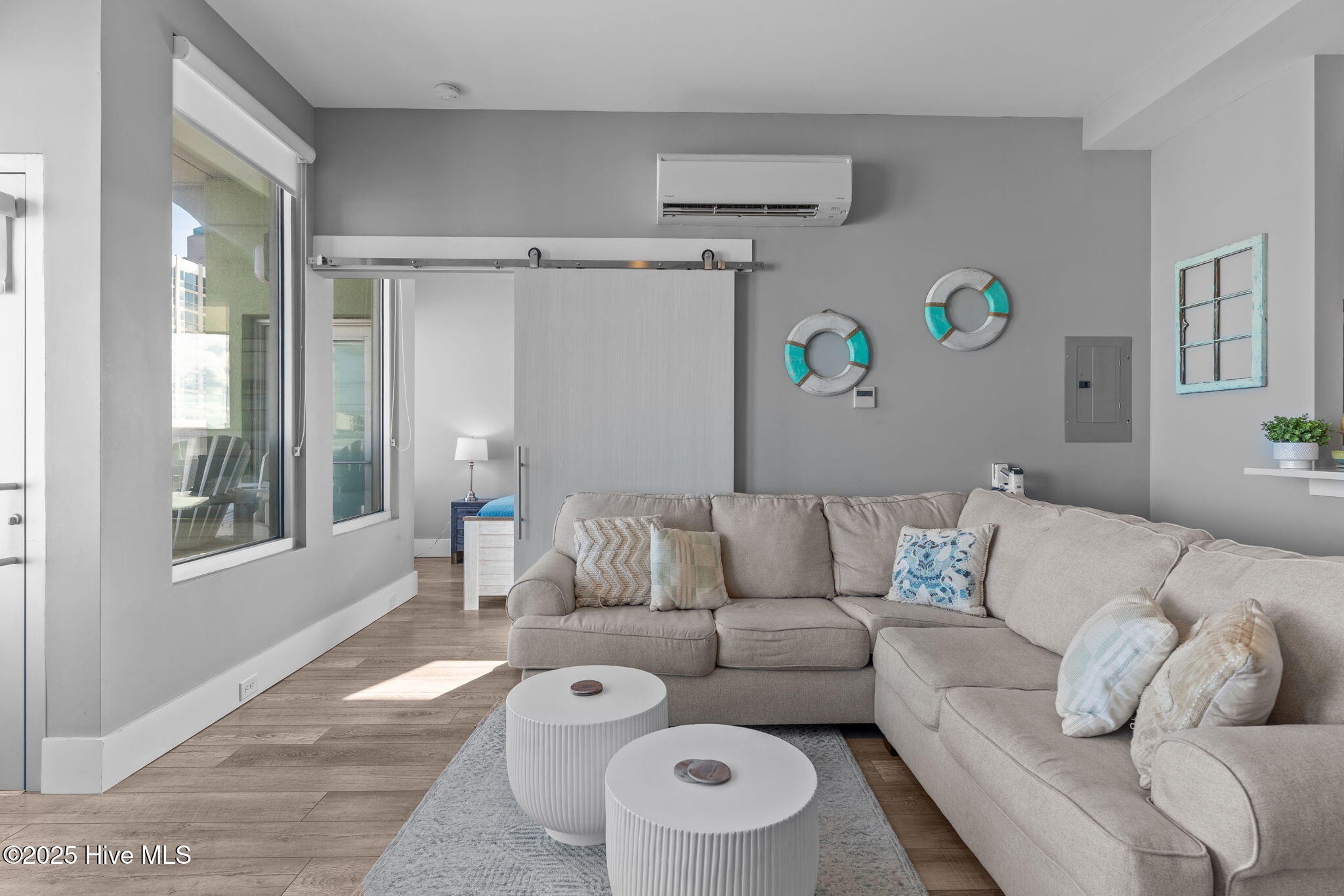 100541831 | Photo 11