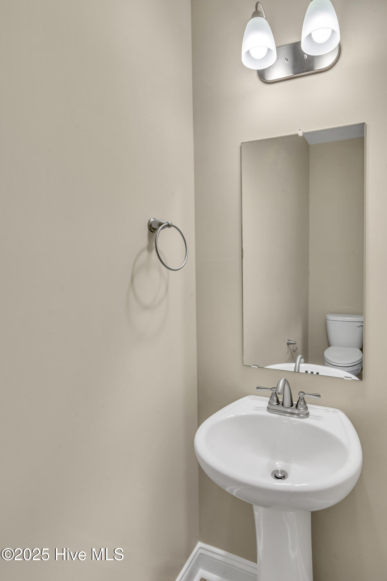 100566089 | Photo 16