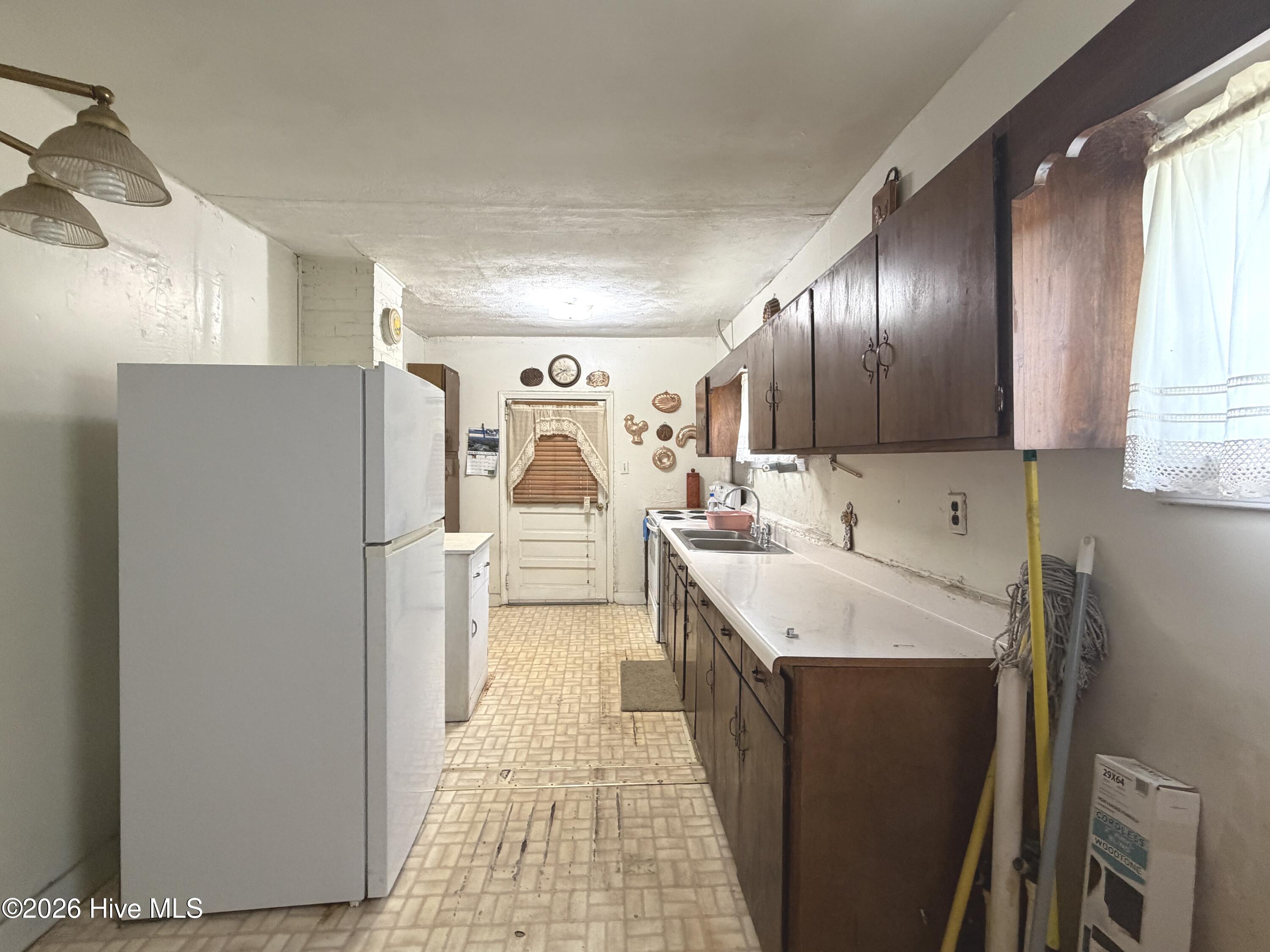 100568518 | Photo 16