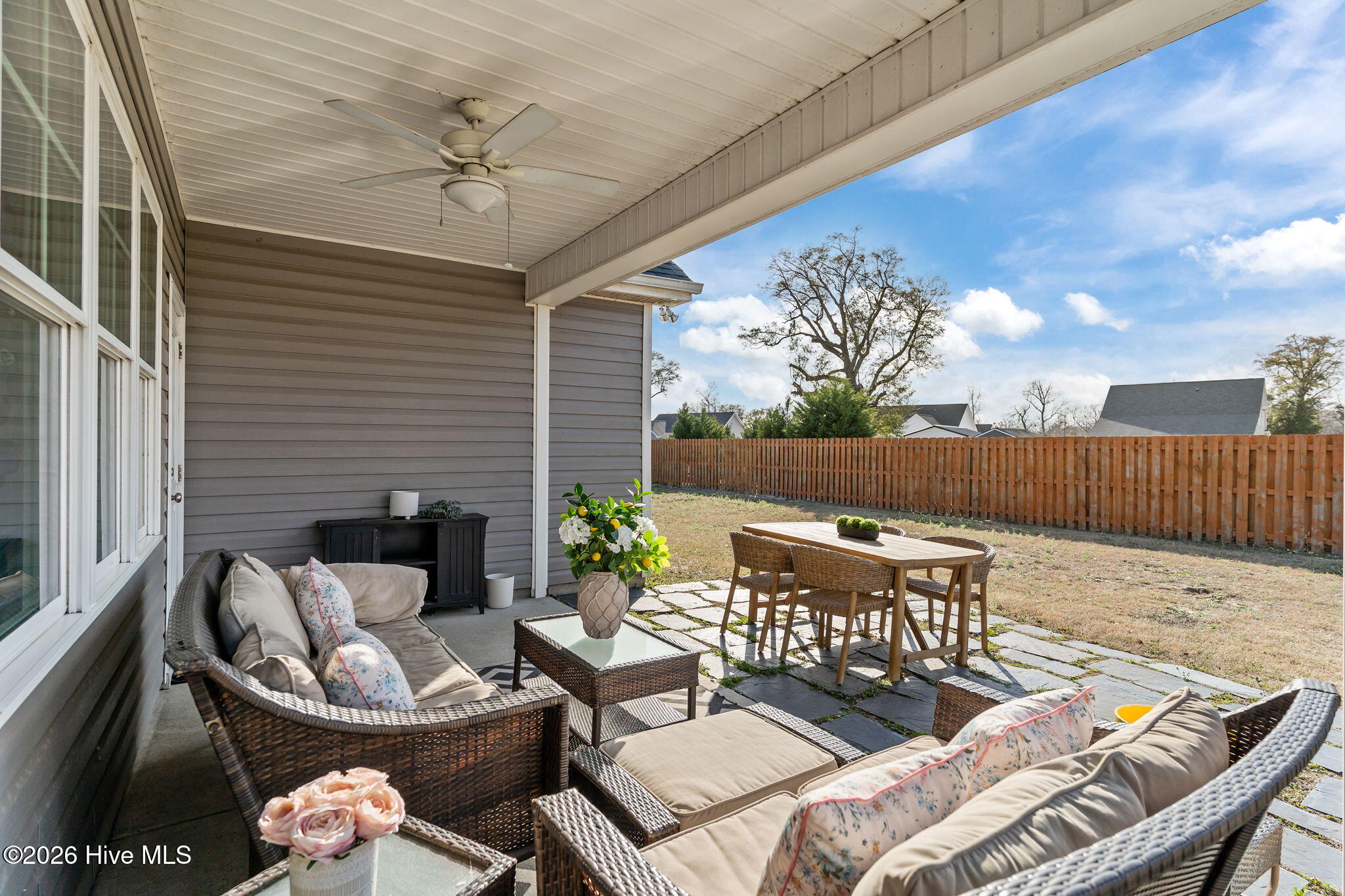 100558156 | Photo 44