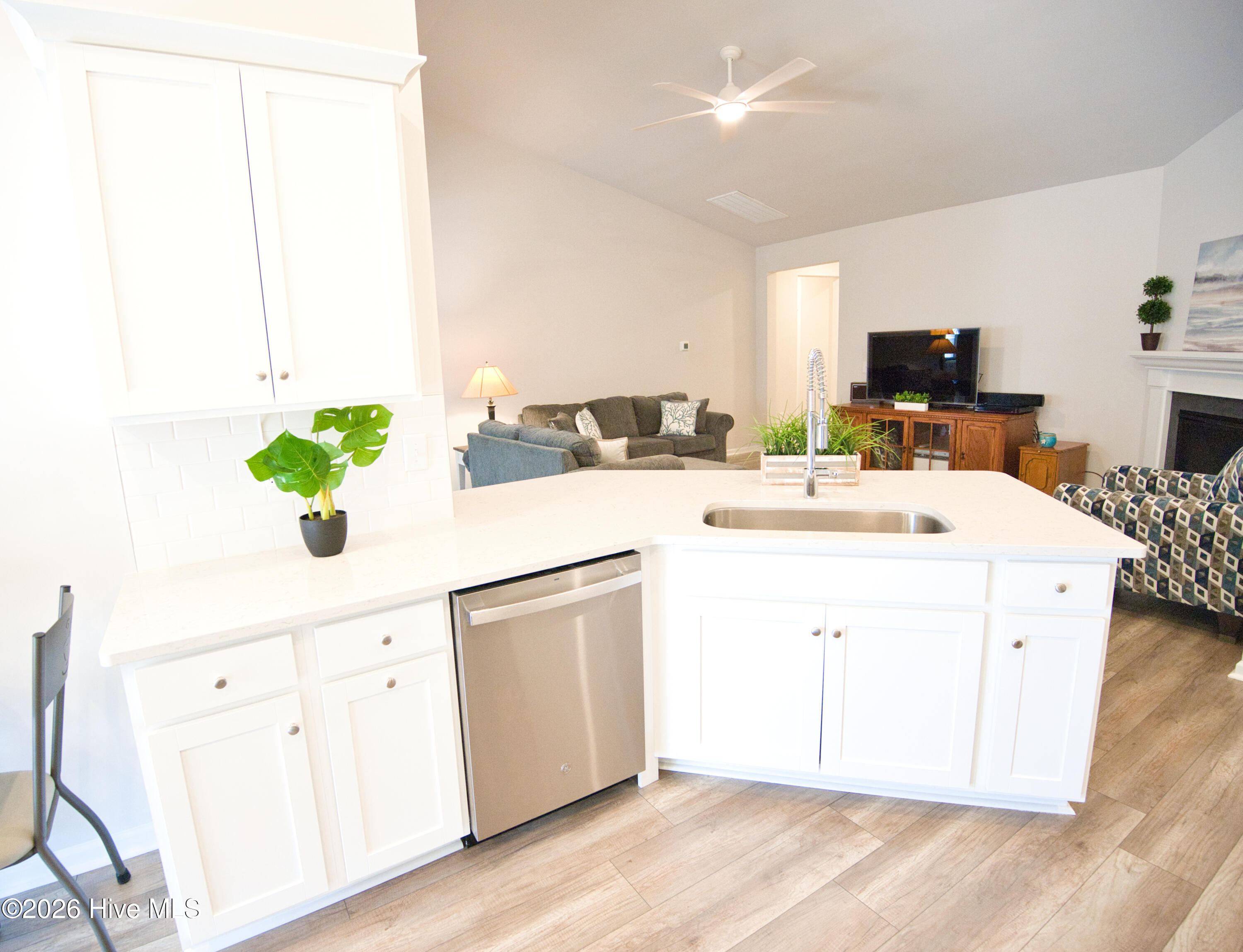 100559386 | Photo 20