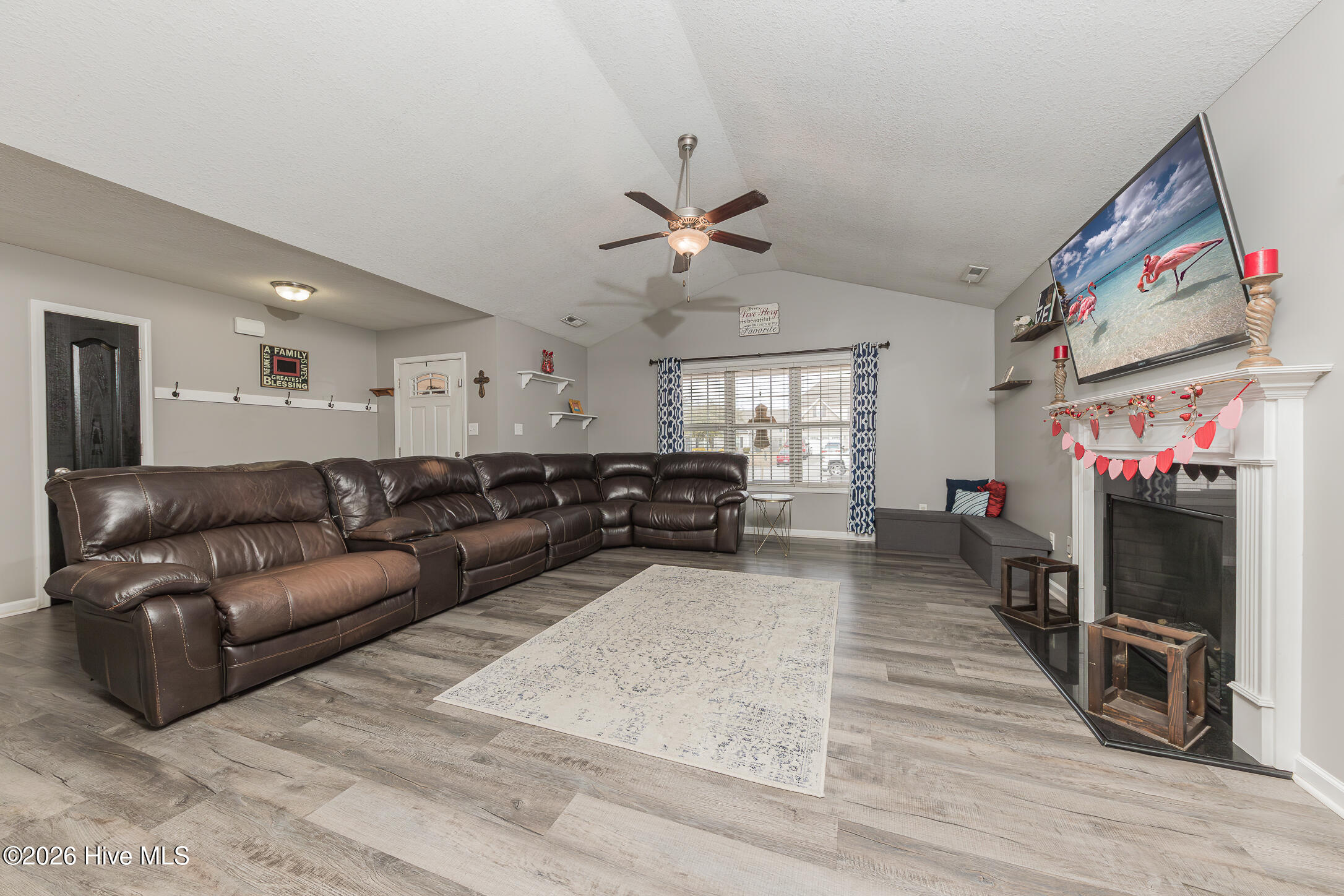 100550736 | Photo 10