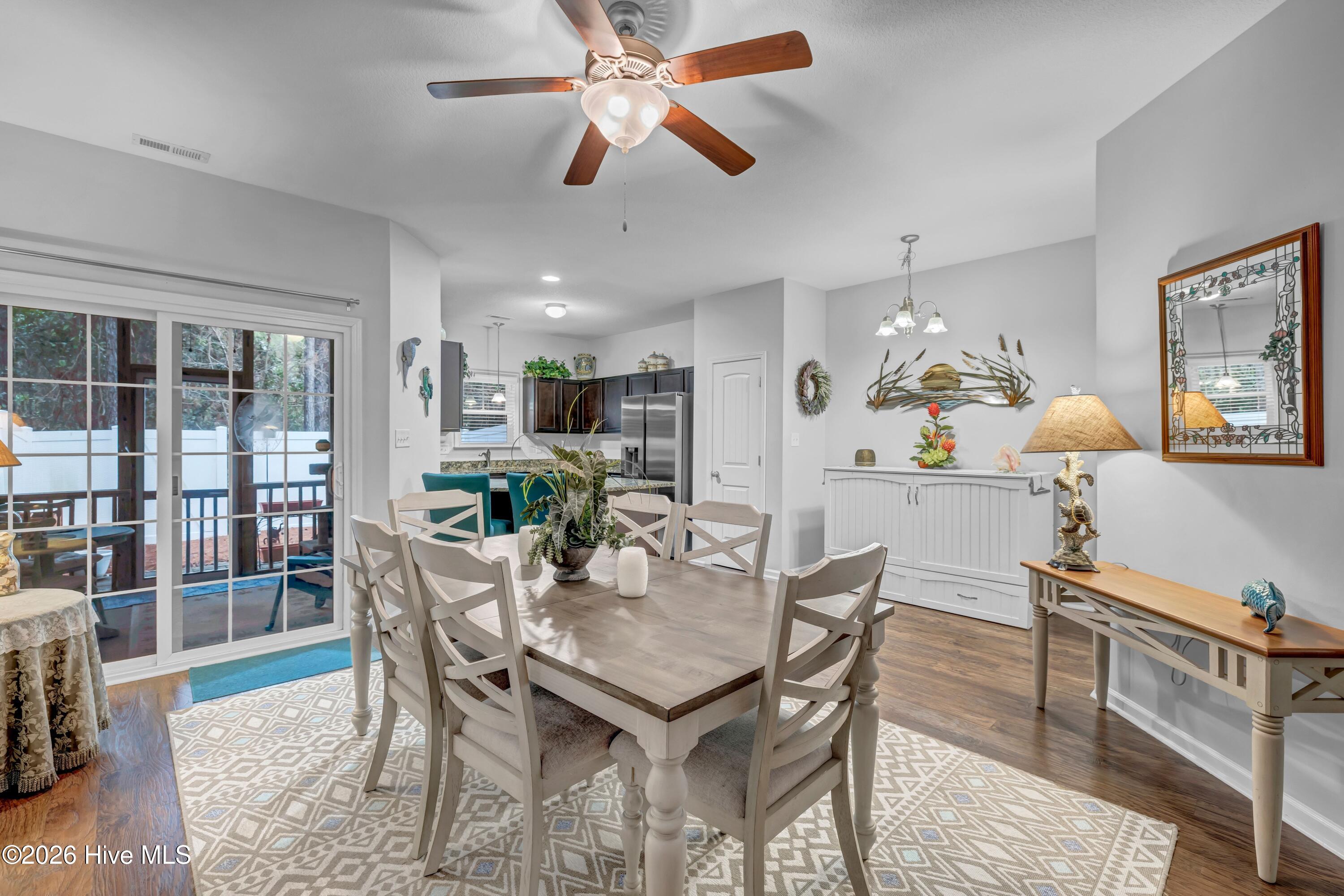 100554208 | Photo 23