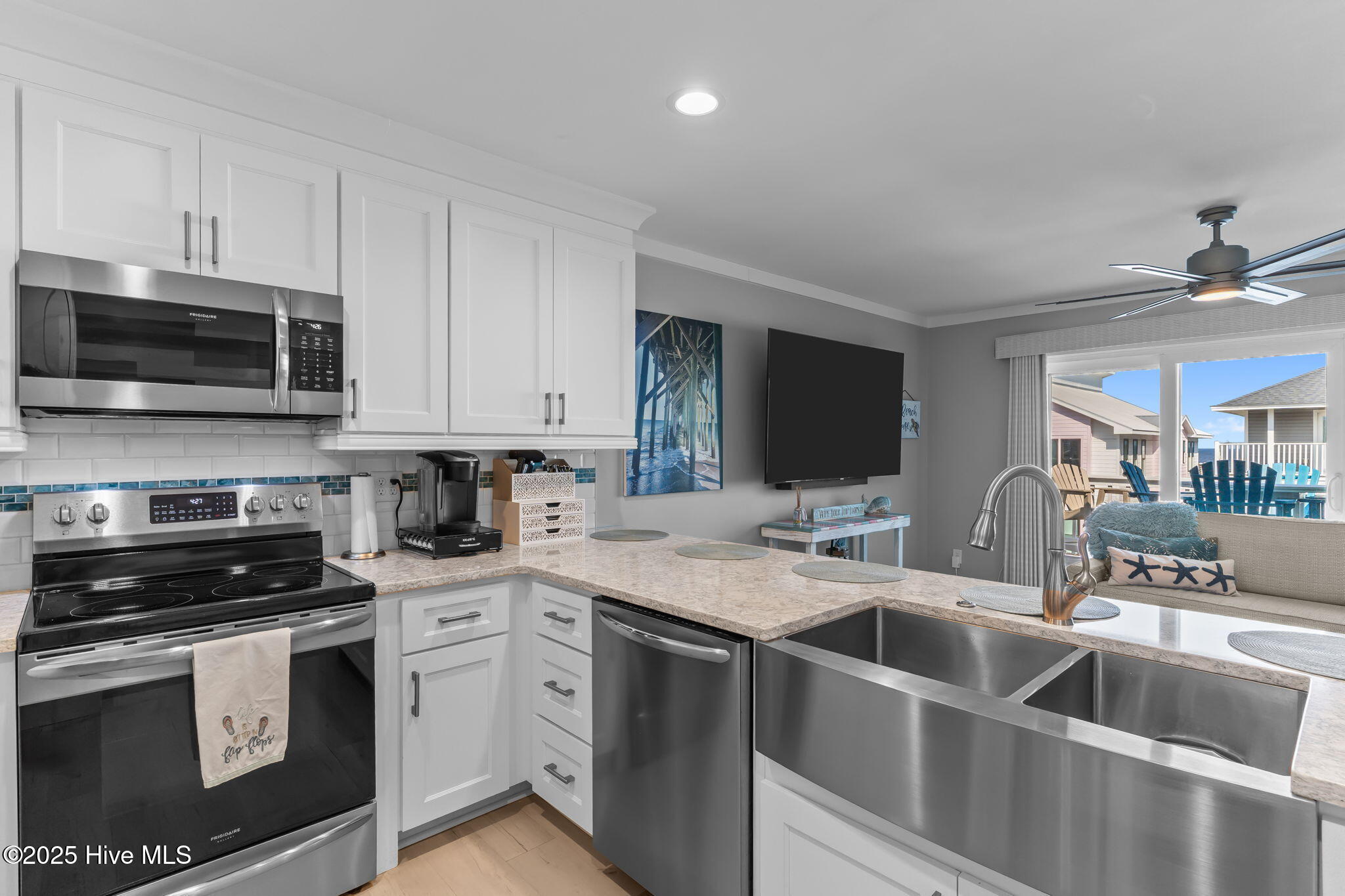 1013 Carolina Beach Avenue N 3h, Carolina Beach, NC 28428 – photo 11: 18-web-or-mls-BTS04762