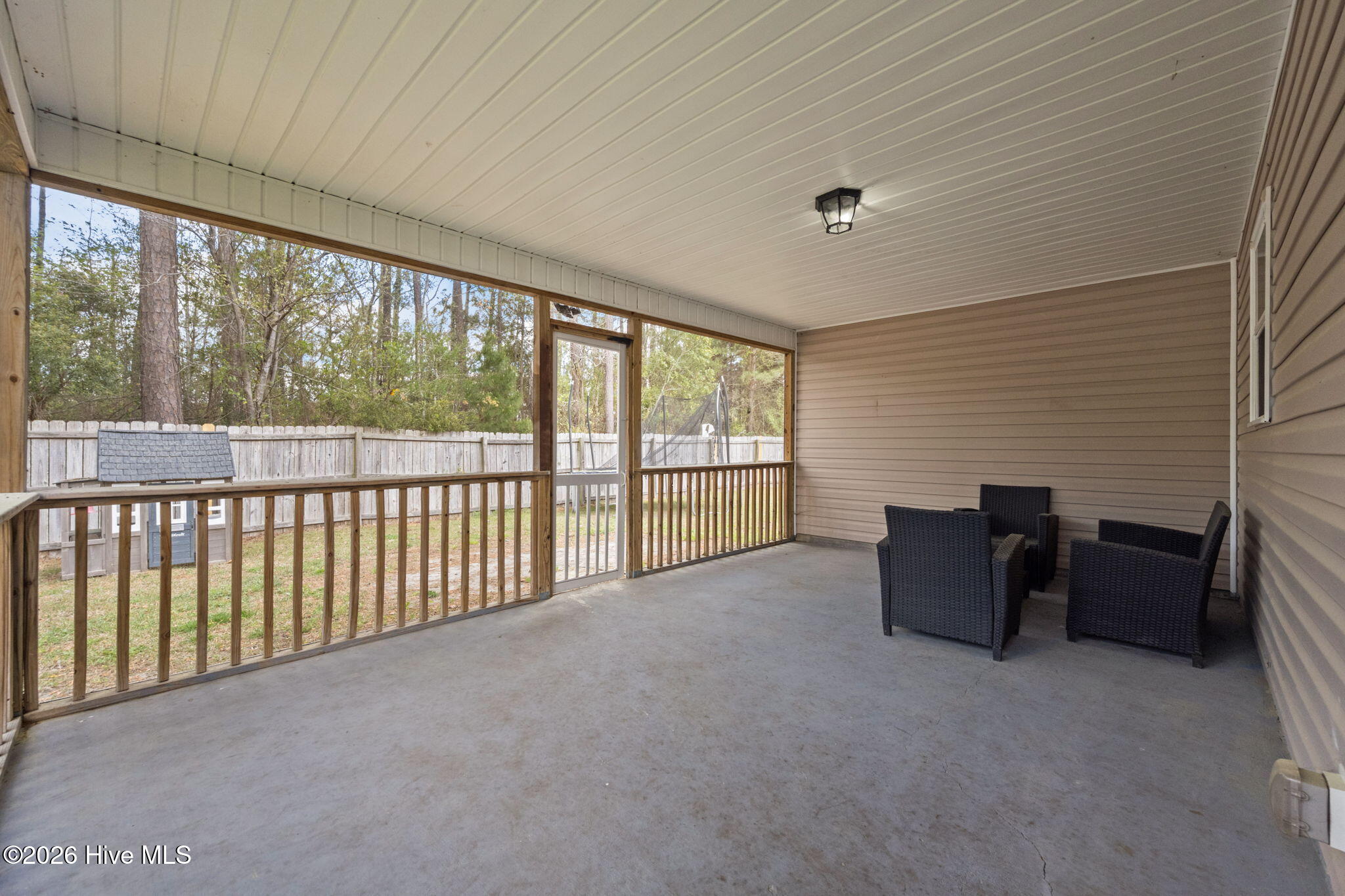 100565061 | Photo 31