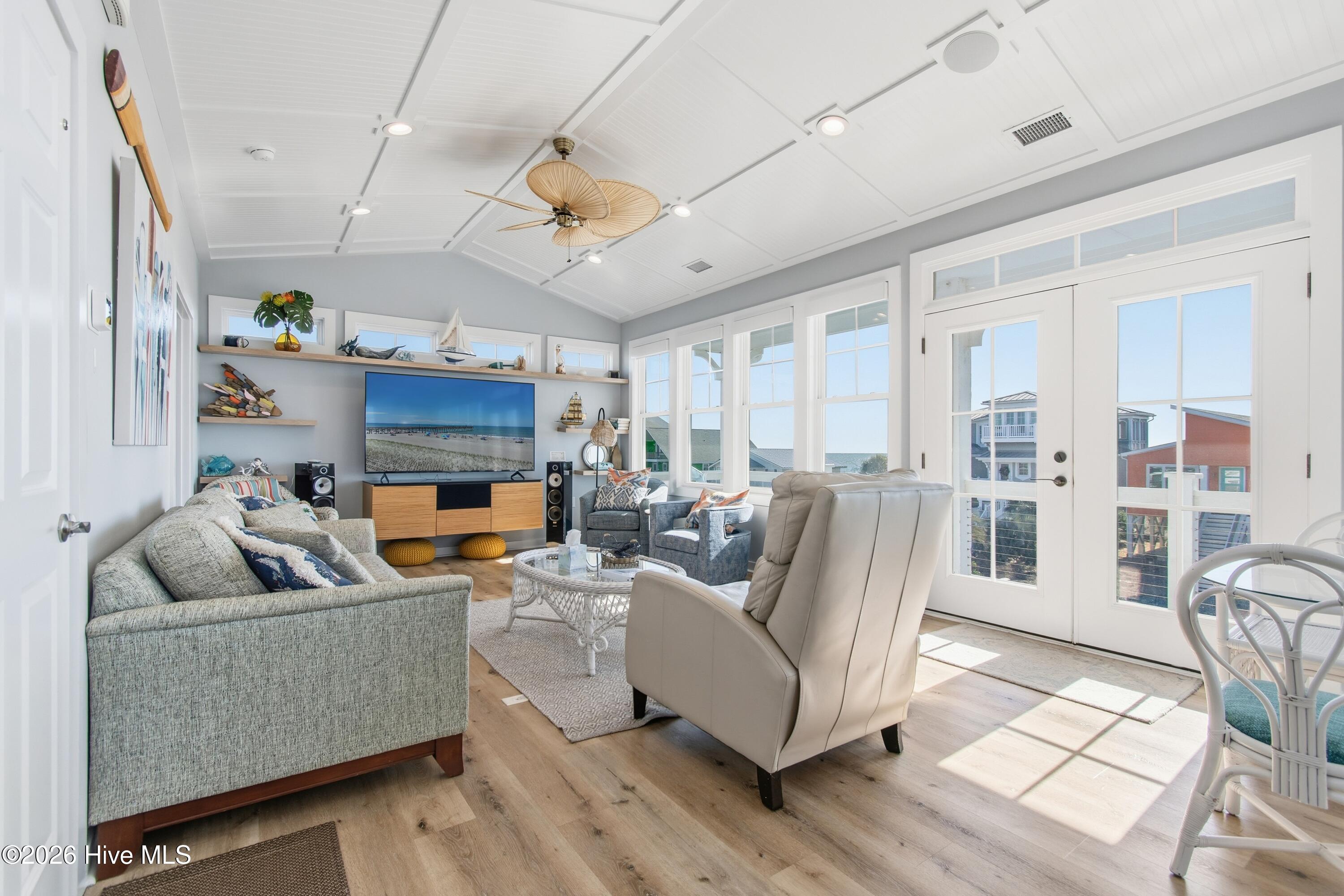 100547553 | Photo 36