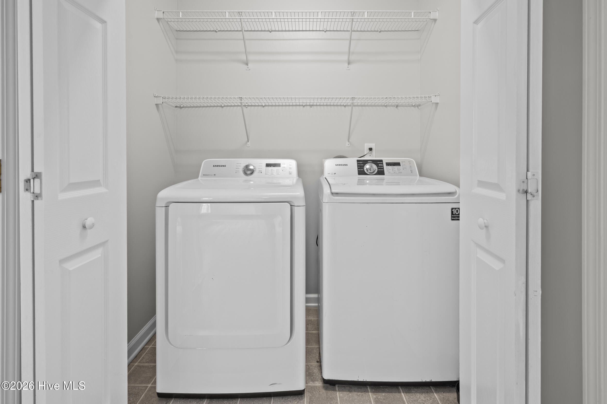 100562956 | Photo 30