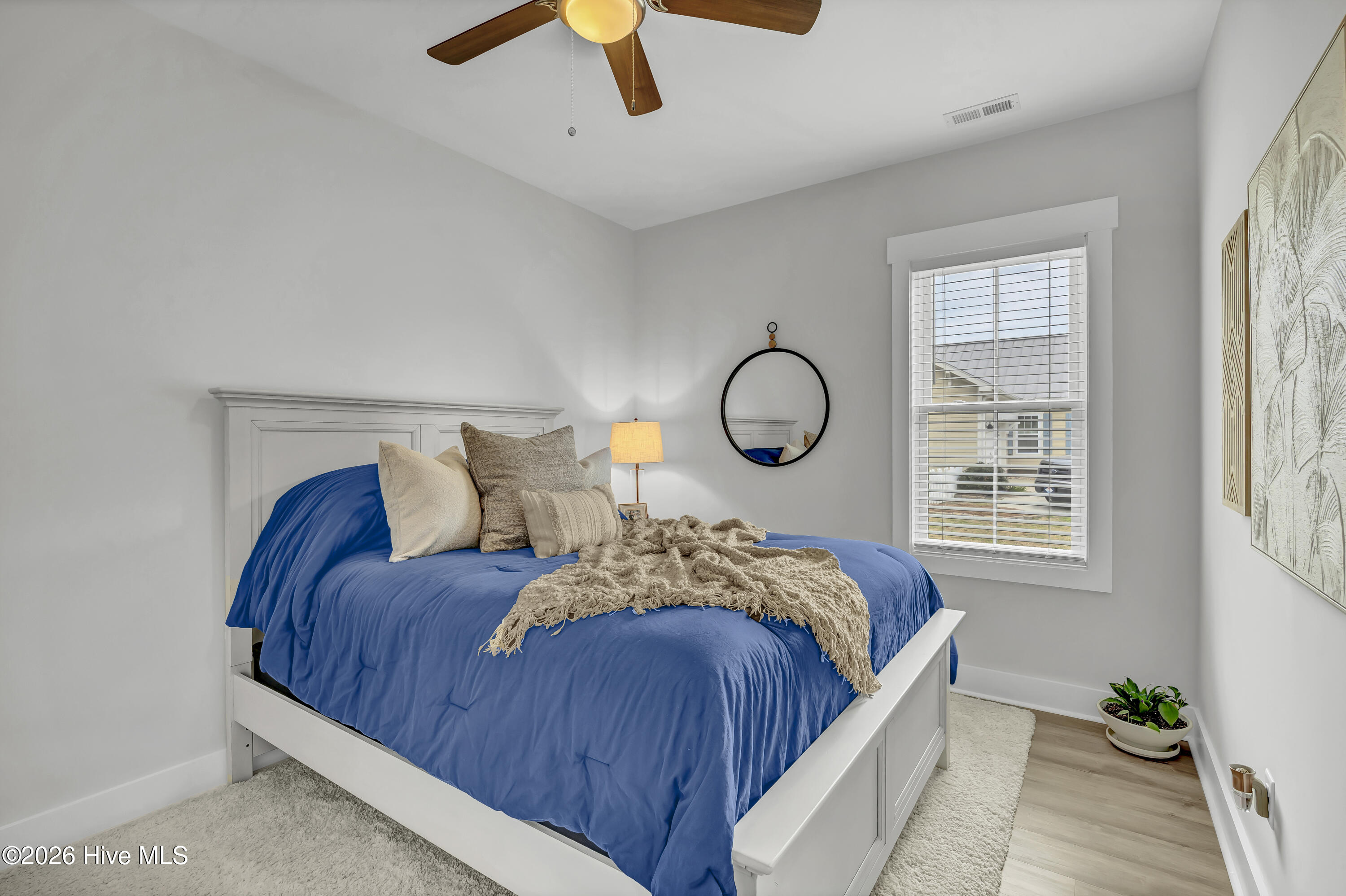 100555875 | Photo 19