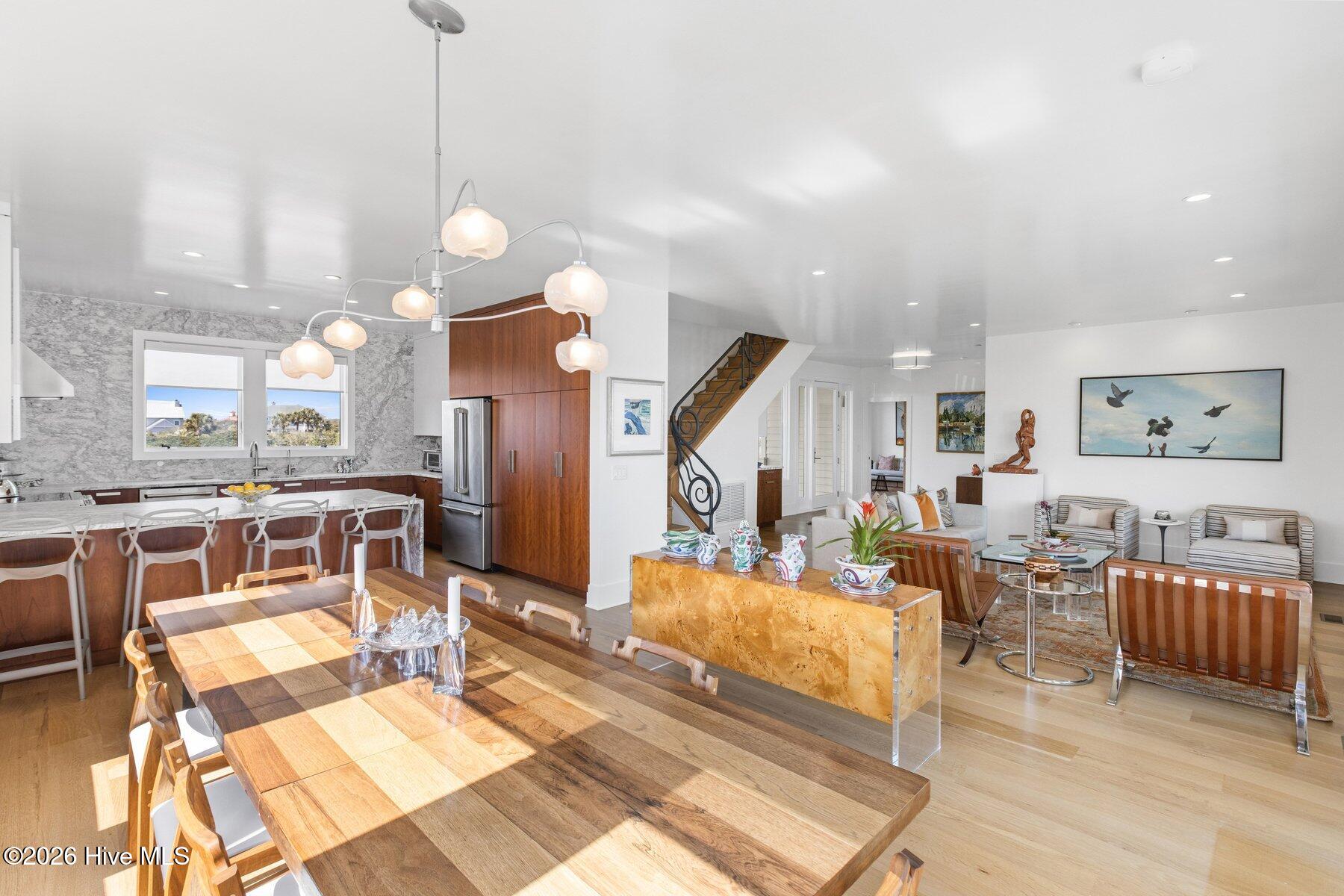 100560851 | Photo 11