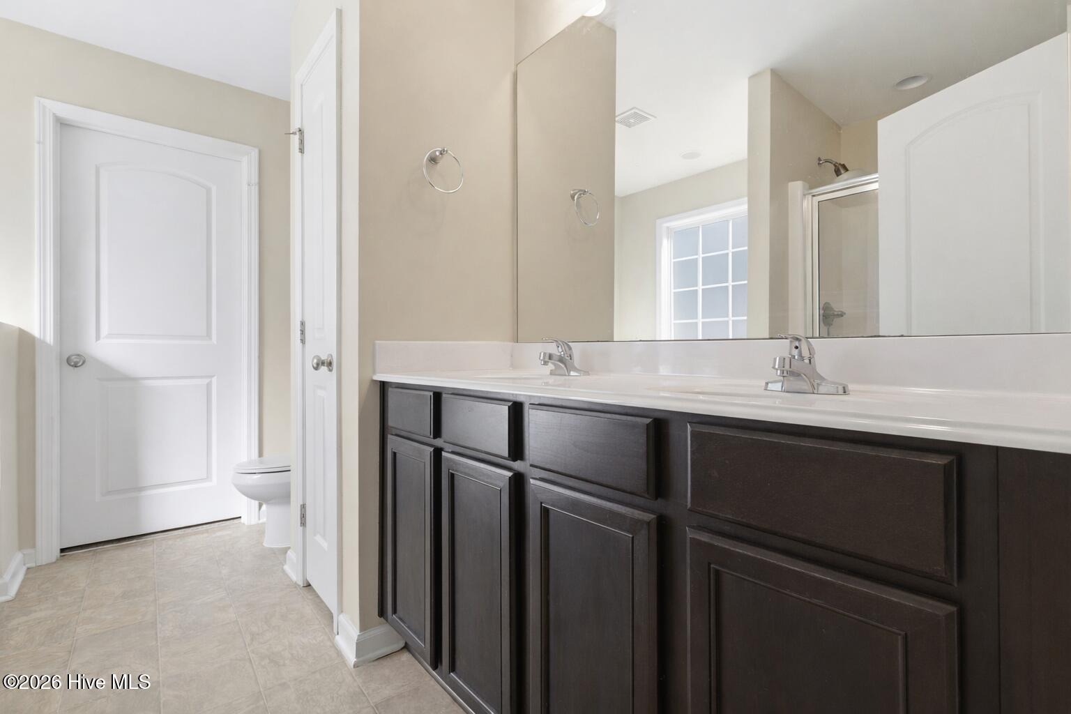 100561870 | Photo 17