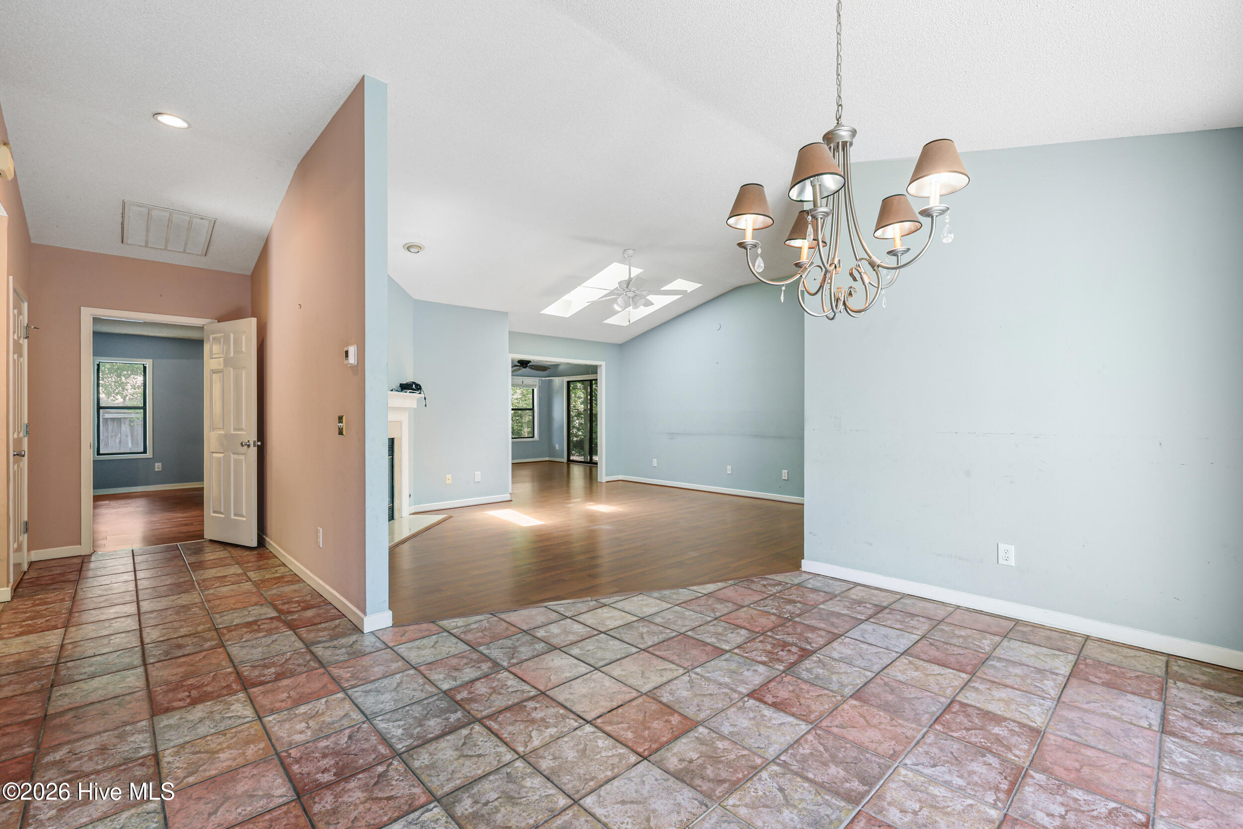 100569768 | Photo 24