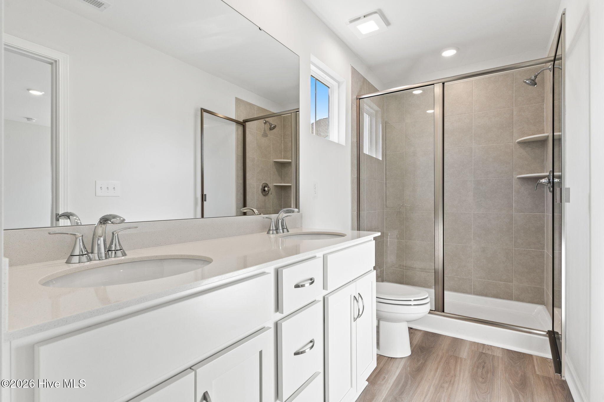 100553228 | Photo 27