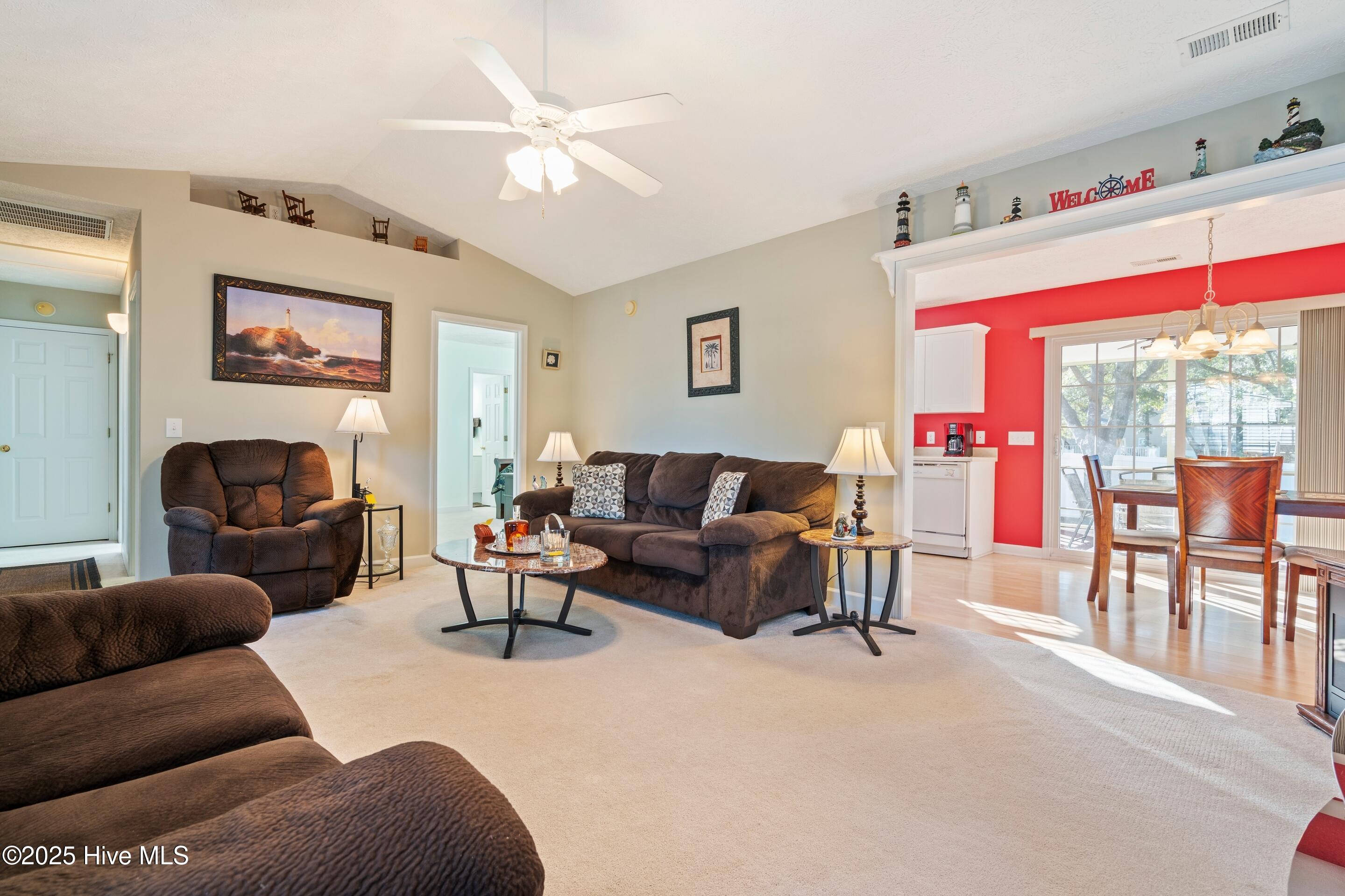 100546792 | Photo 24