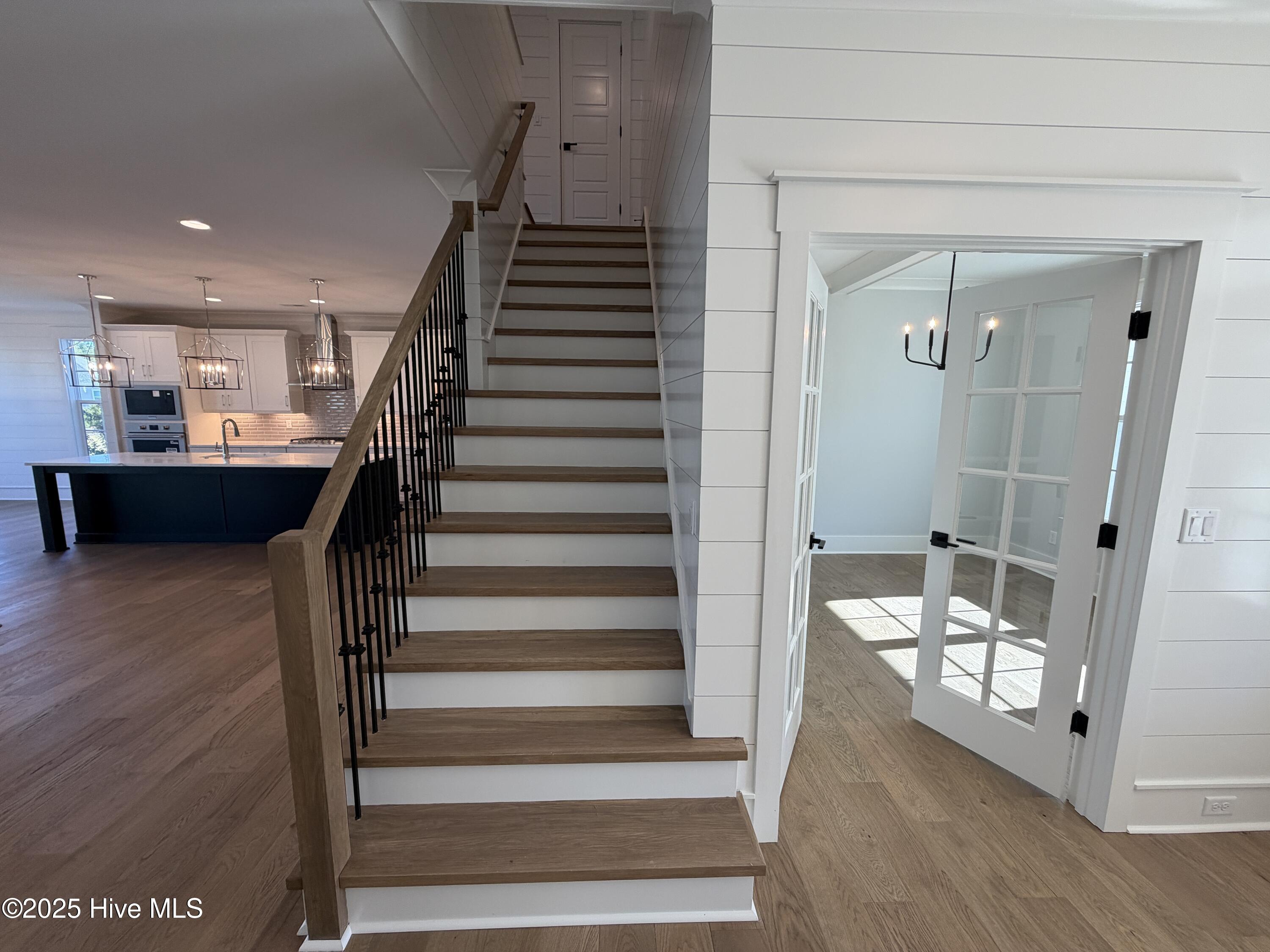 100518580 | Photo 49