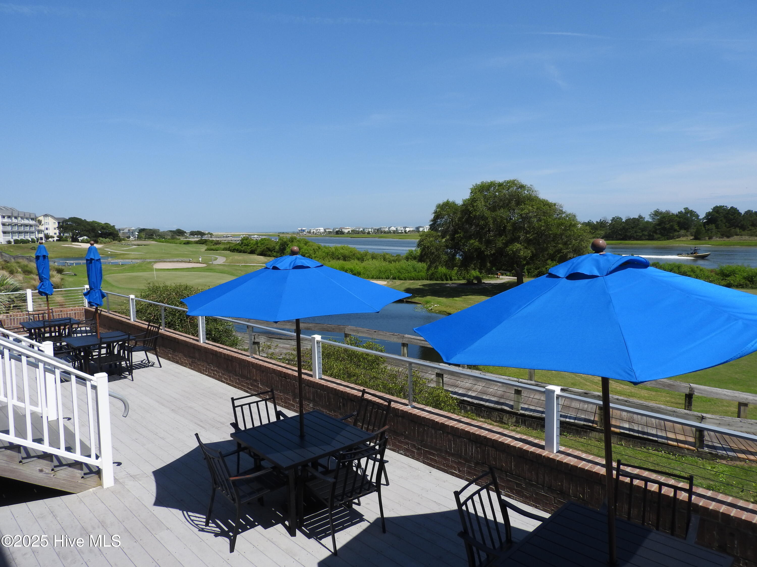 100520083 | Photo 50