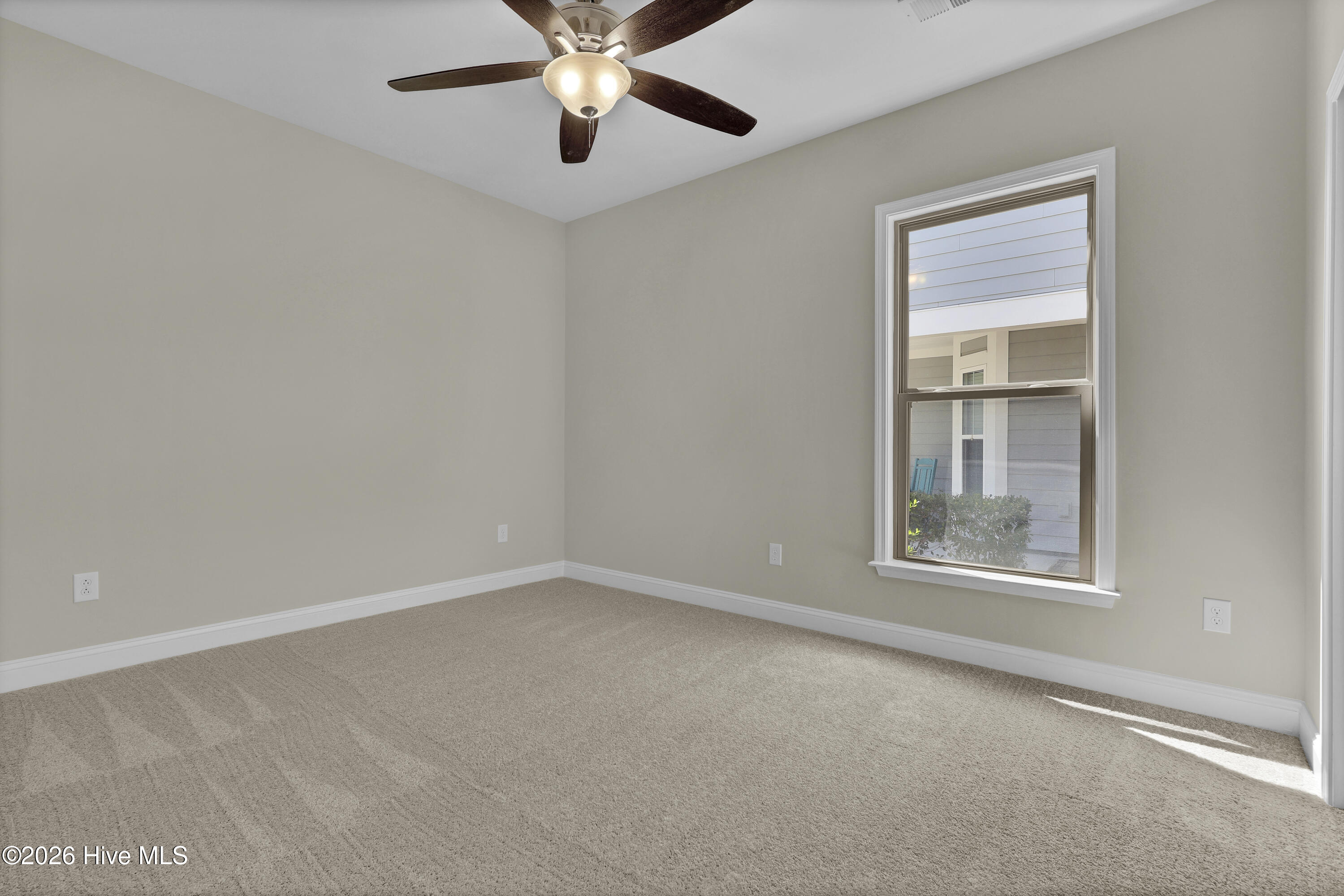 100567827 | Photo 27