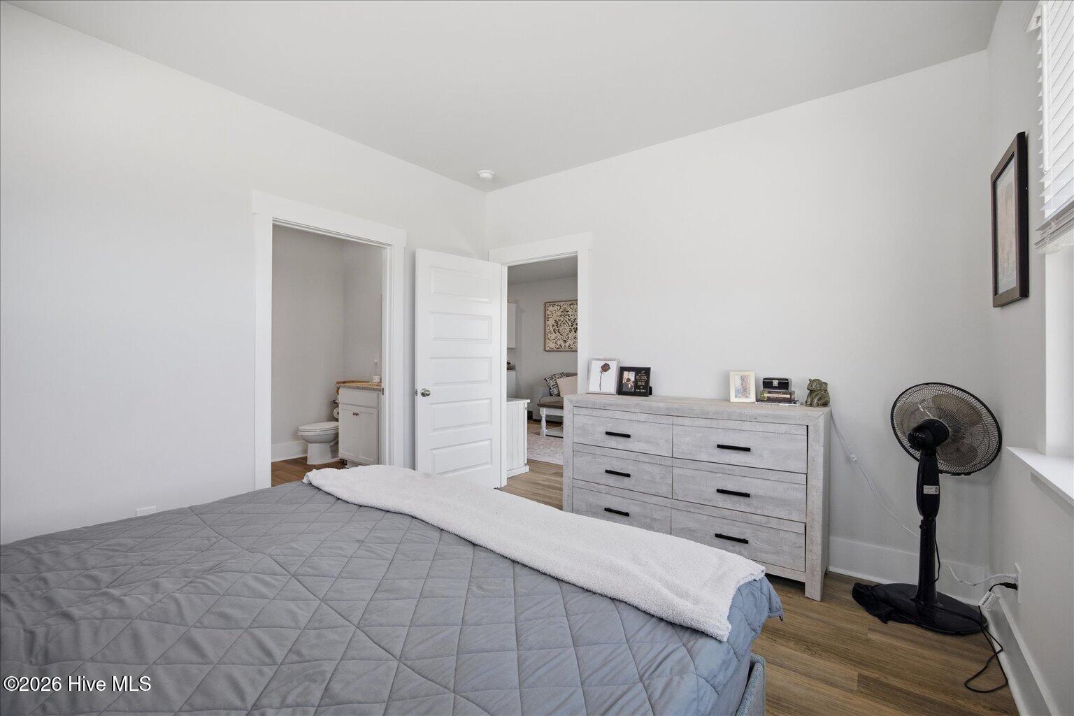 100568001 | Photo 34