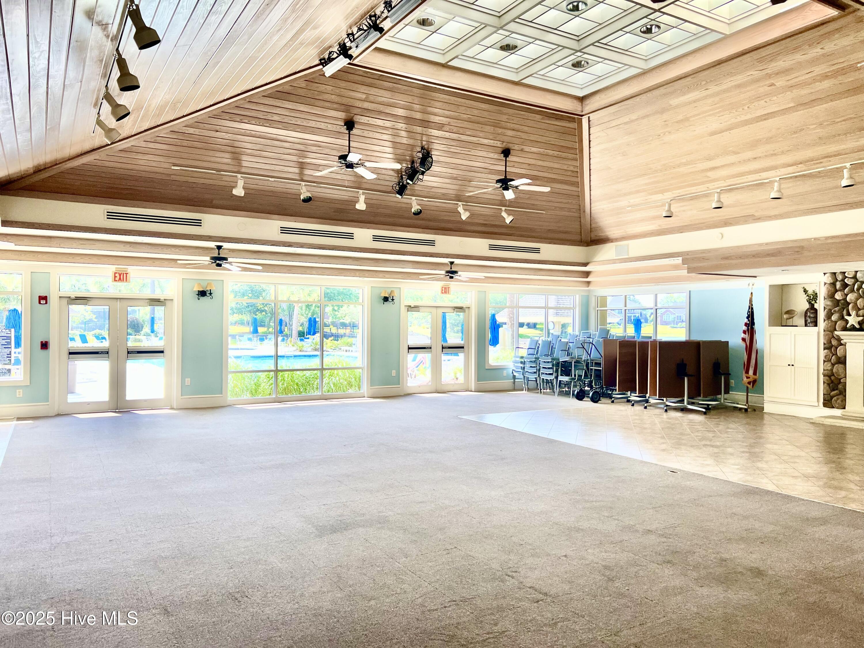 100535252 | Photo 12