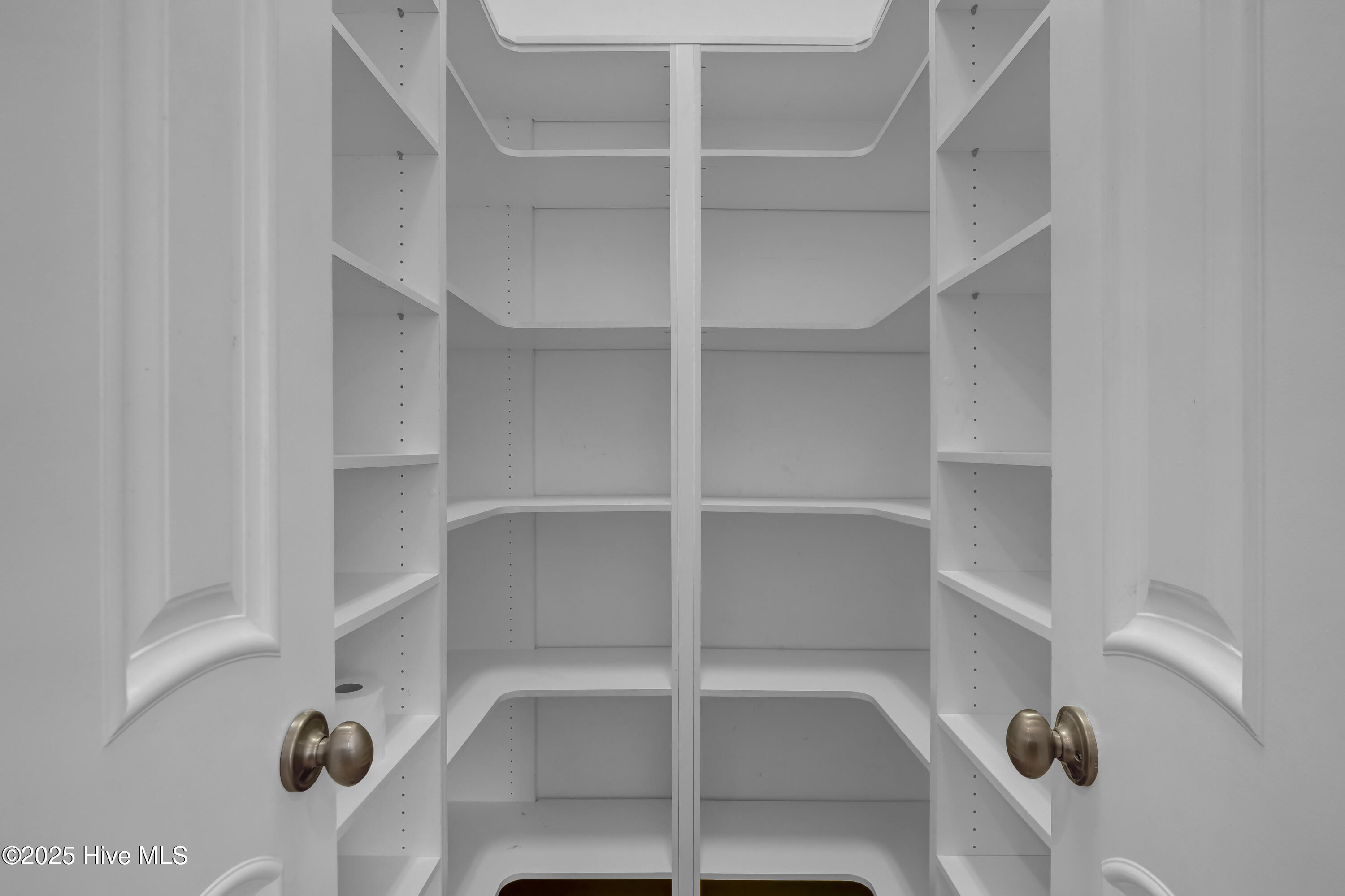 100552605 | Photo 41