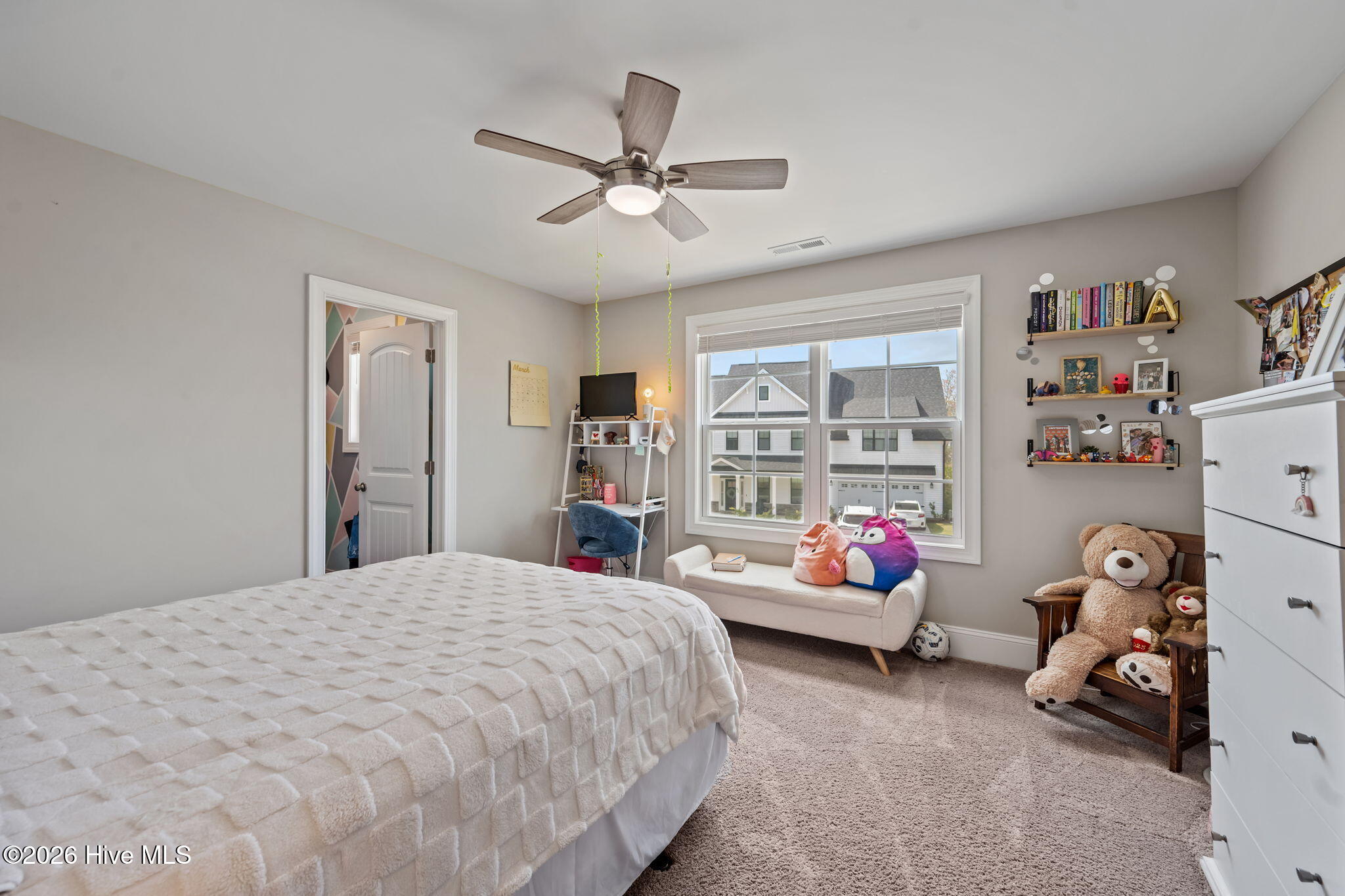 100564361 | Photo 44